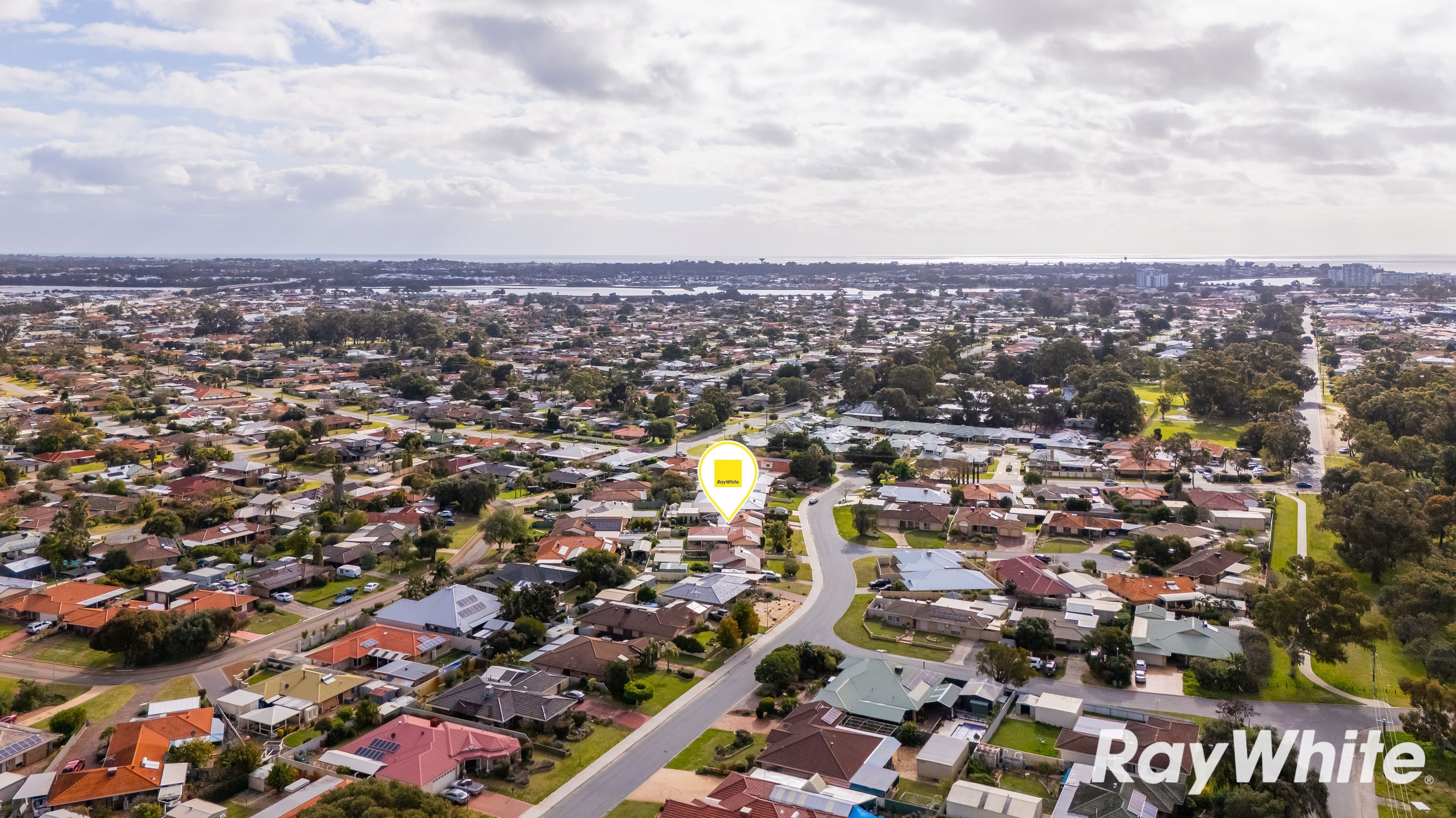 28 Denham Street , Dudley Park WA 6210, Dudley Park - Thumbnail 3