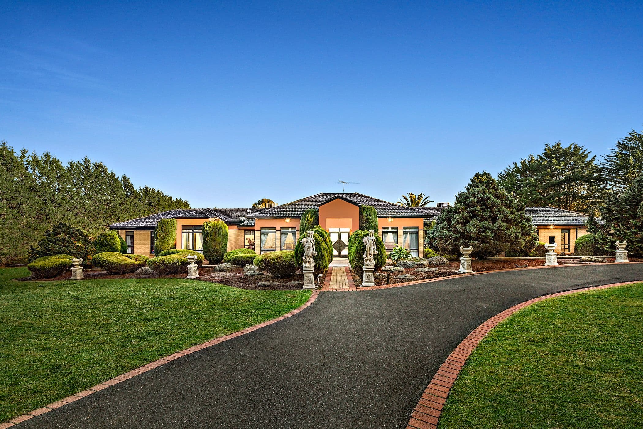 1 Jeffrey Drive , Yarrambat VIC 3091, Yarrambat - Image 1