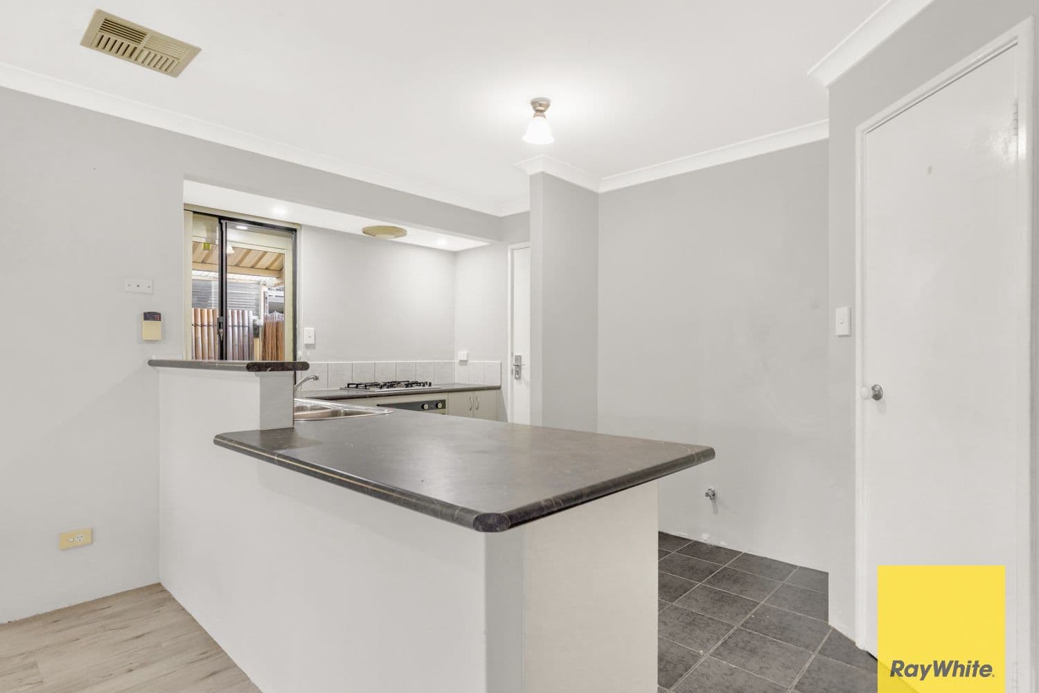 9 Sevilla Terrace, Port Kennedy - Thumbnail 3
