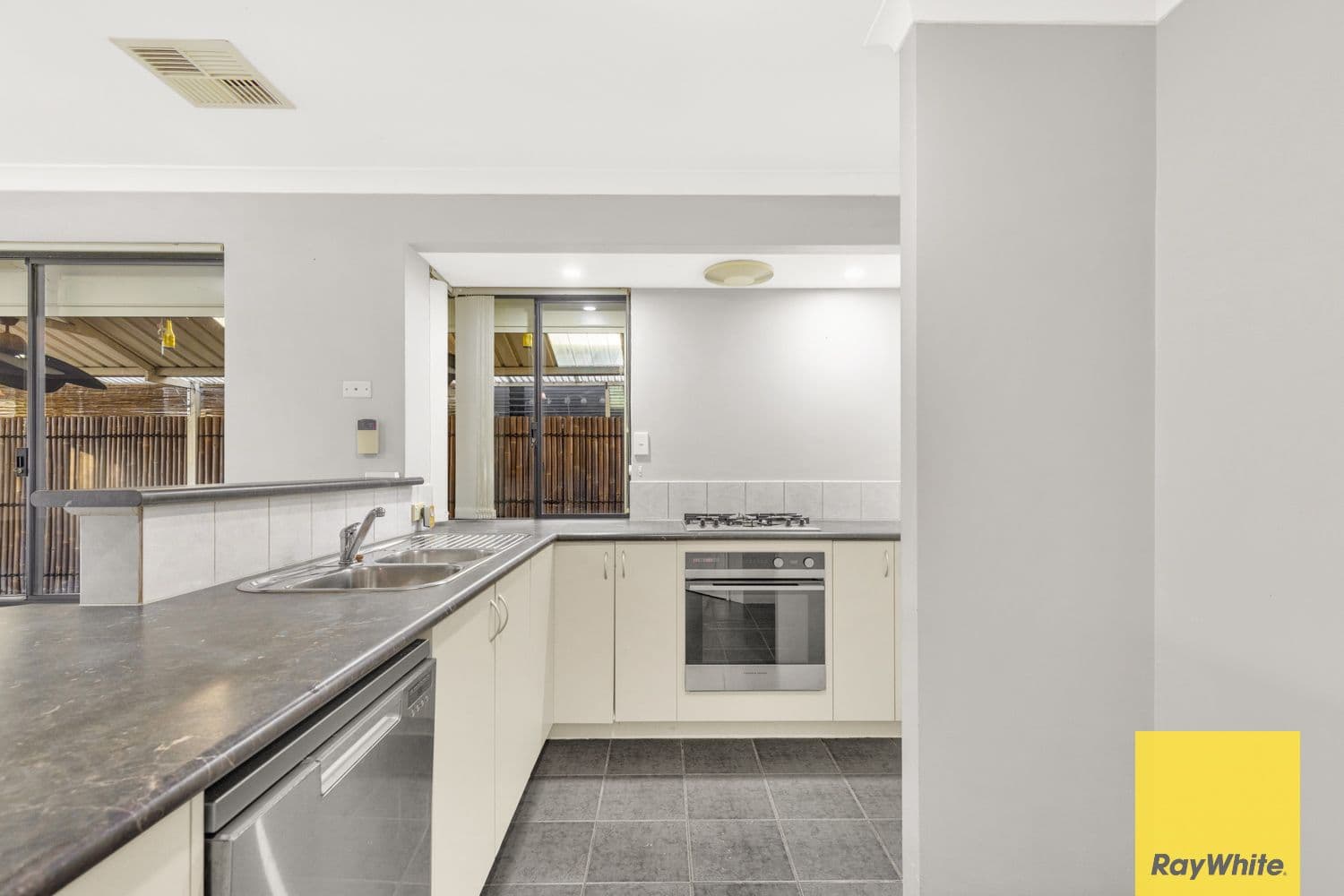 9 Sevilla Terrace, Port Kennedy - Thumbnail 4