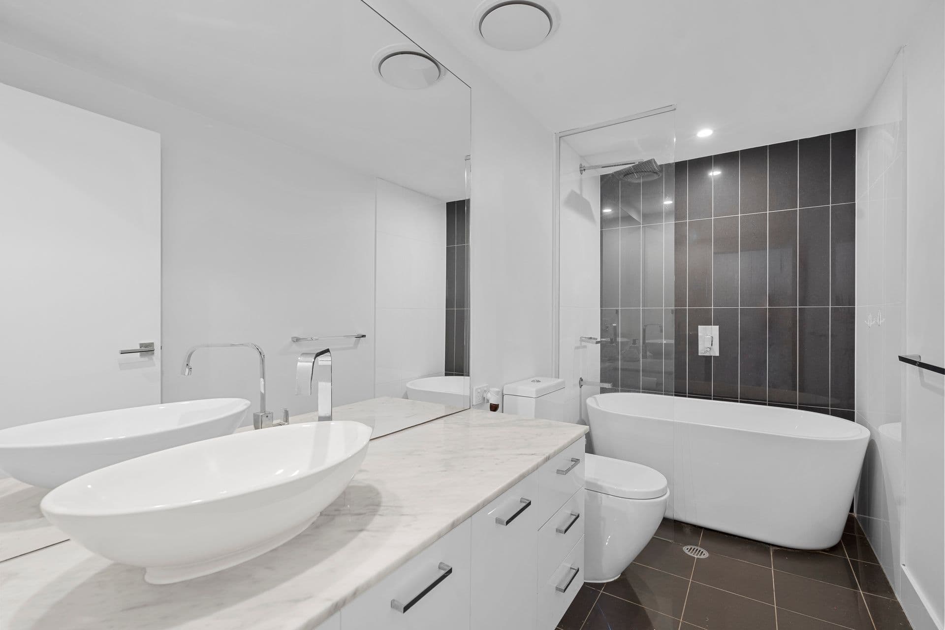 5 Harbour Side Court , Biggera Waters QLD 4216, Biggera Waters - Thumbnail 6