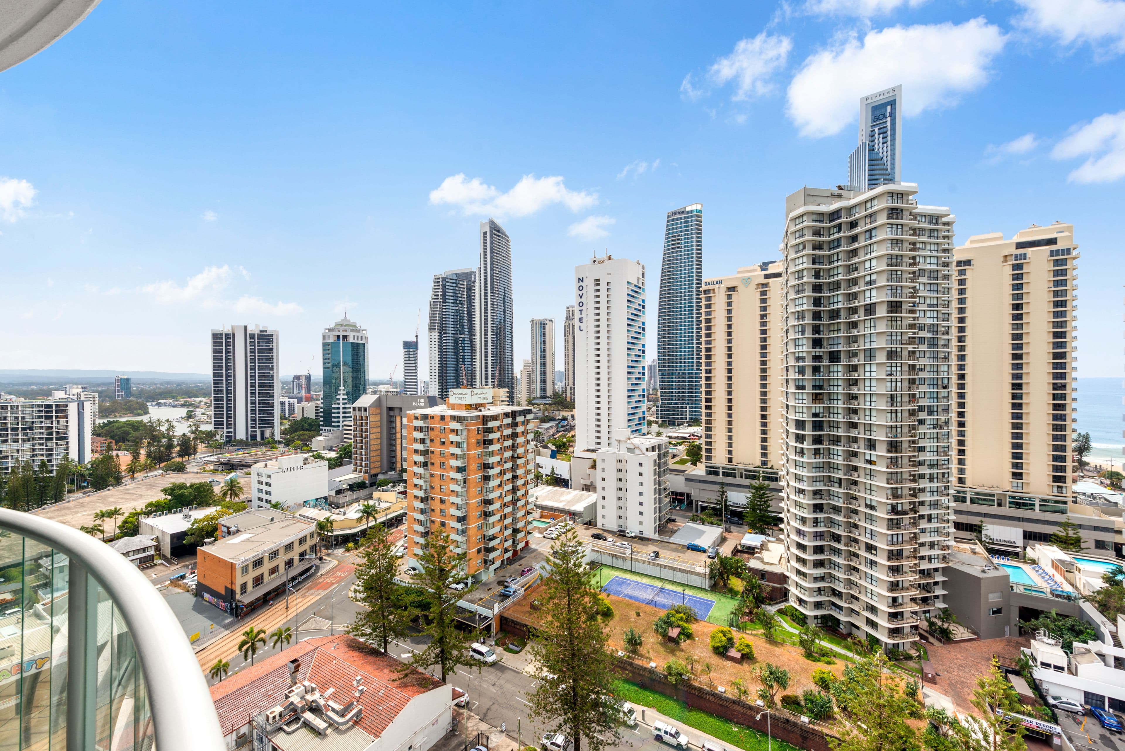 25 Laycock Street, Surfers Paradise - Thumbnail 2