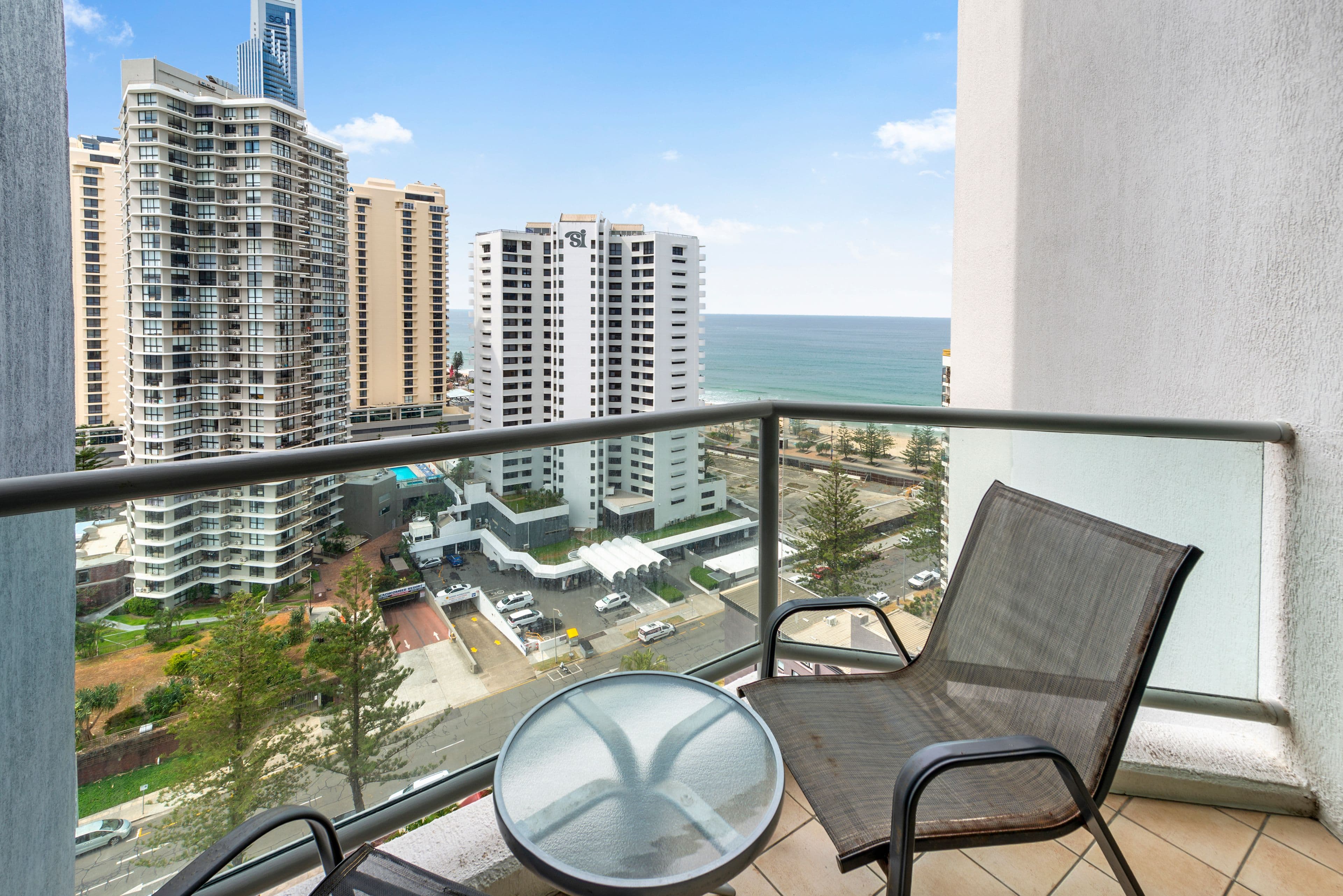 25 Laycock Street, Surfers Paradise - Thumbnail 3