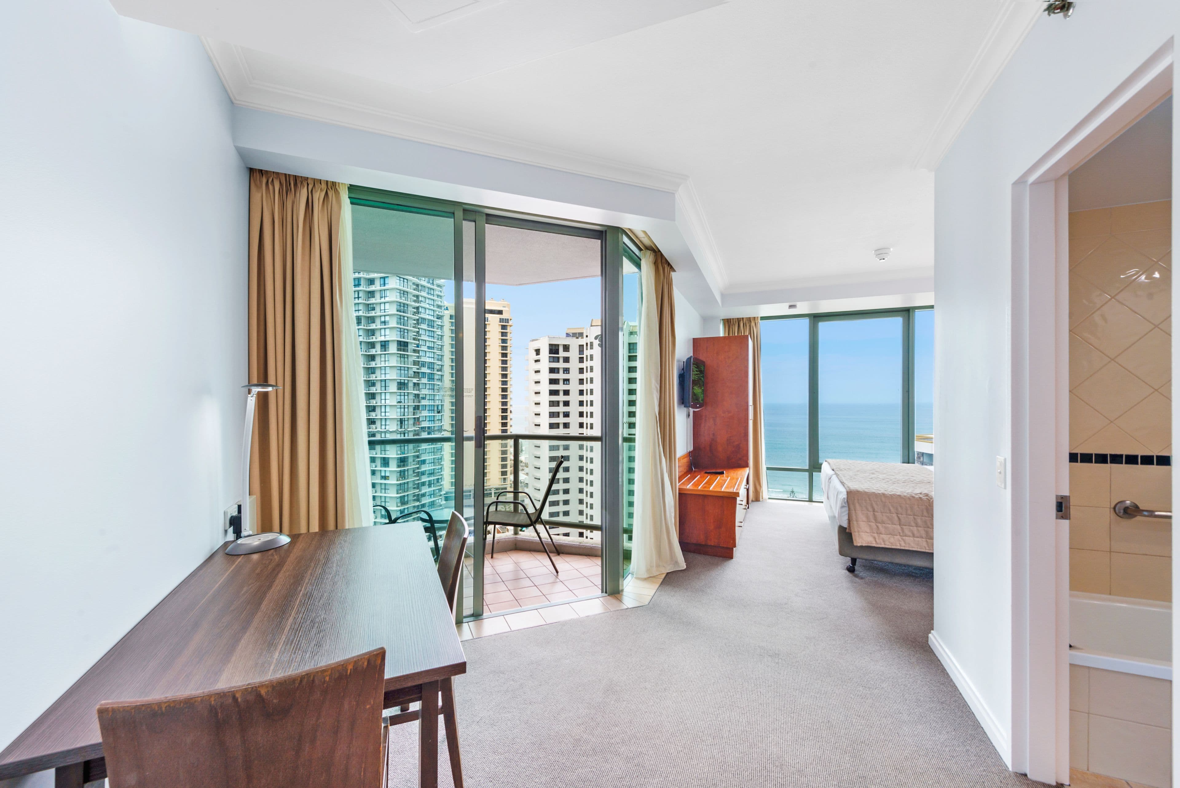 25 Laycock Street, Surfers Paradise - Thumbnail 6