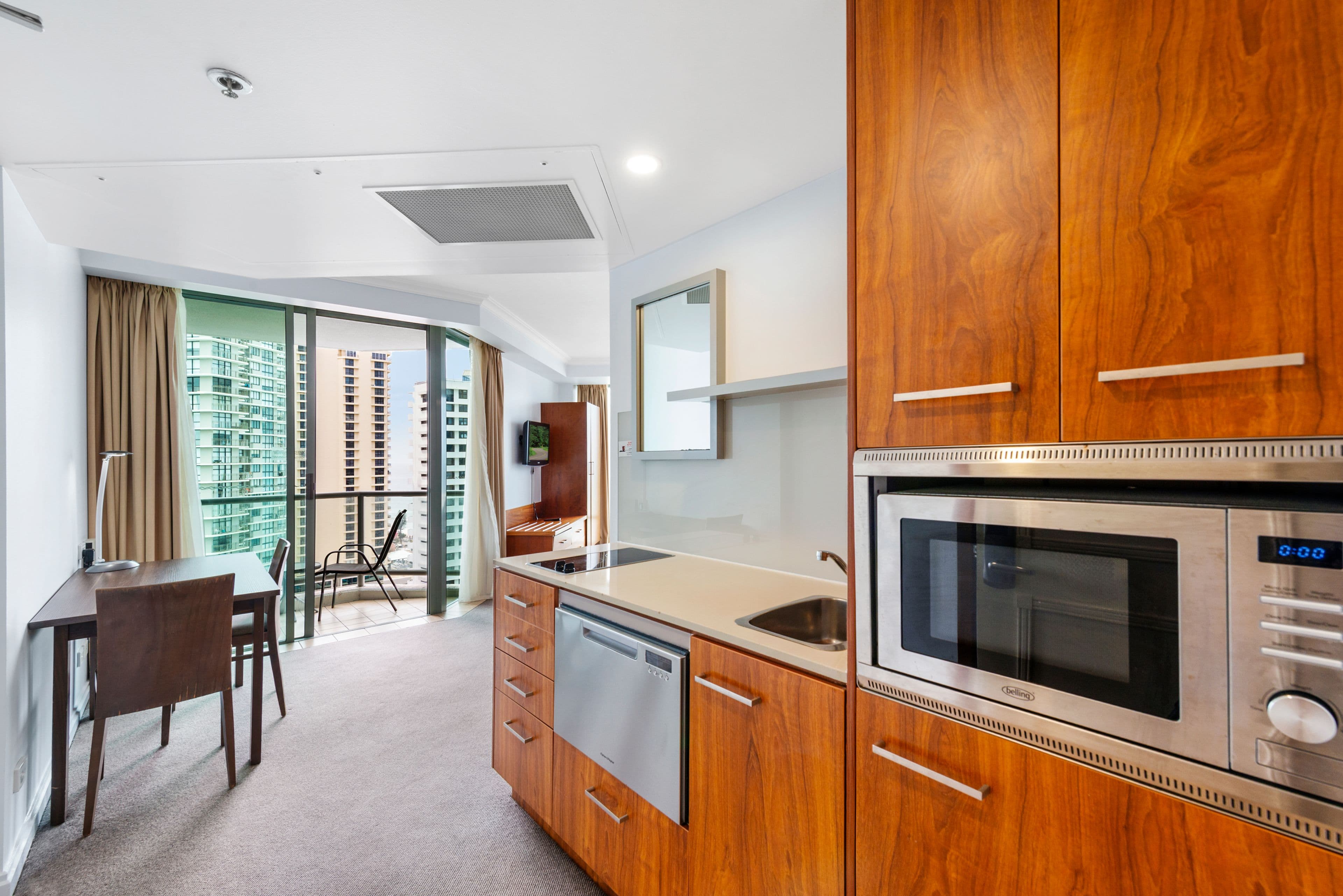 25 Laycock Street, Surfers Paradise - Thumbnail 7
