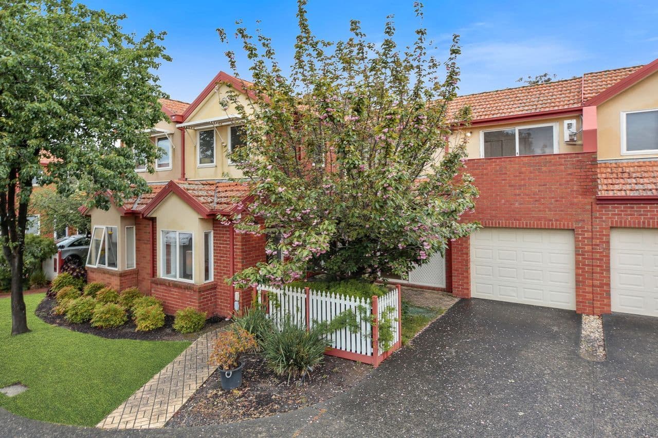 1 Mckelvie Court , Glen Waverley VIC 3150, Glen Waverley - Image 1