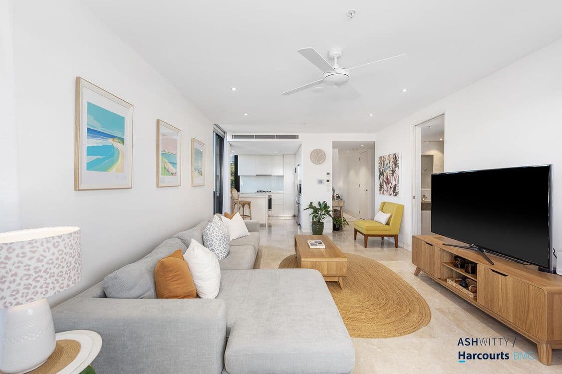 302/60 Marine Parade, COOLANGATTA, QLD 4225, Coolangatta - Thumbnail 2