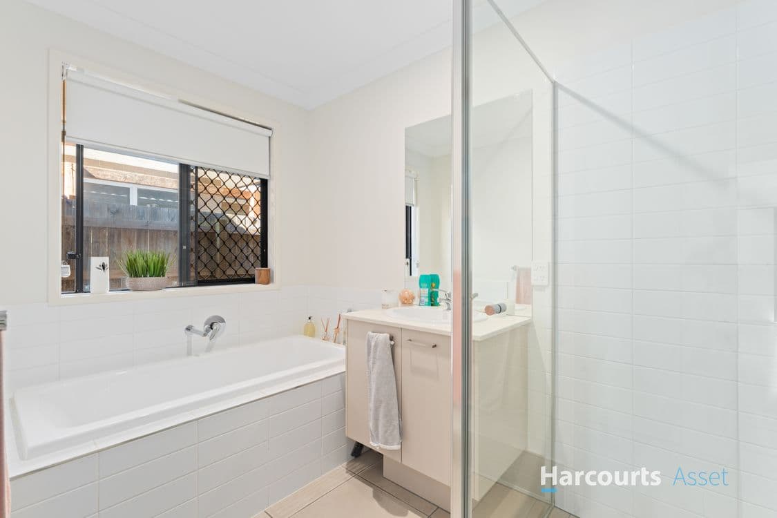 4 Bowen Street, SOUTH MACLEAN, QLD 4280, South Maclean - Thumbnail 3