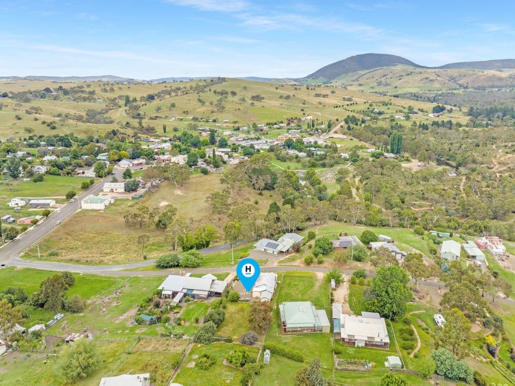 8 Crisp Street, OMEO, VIC 3898, Omeo - Image 1