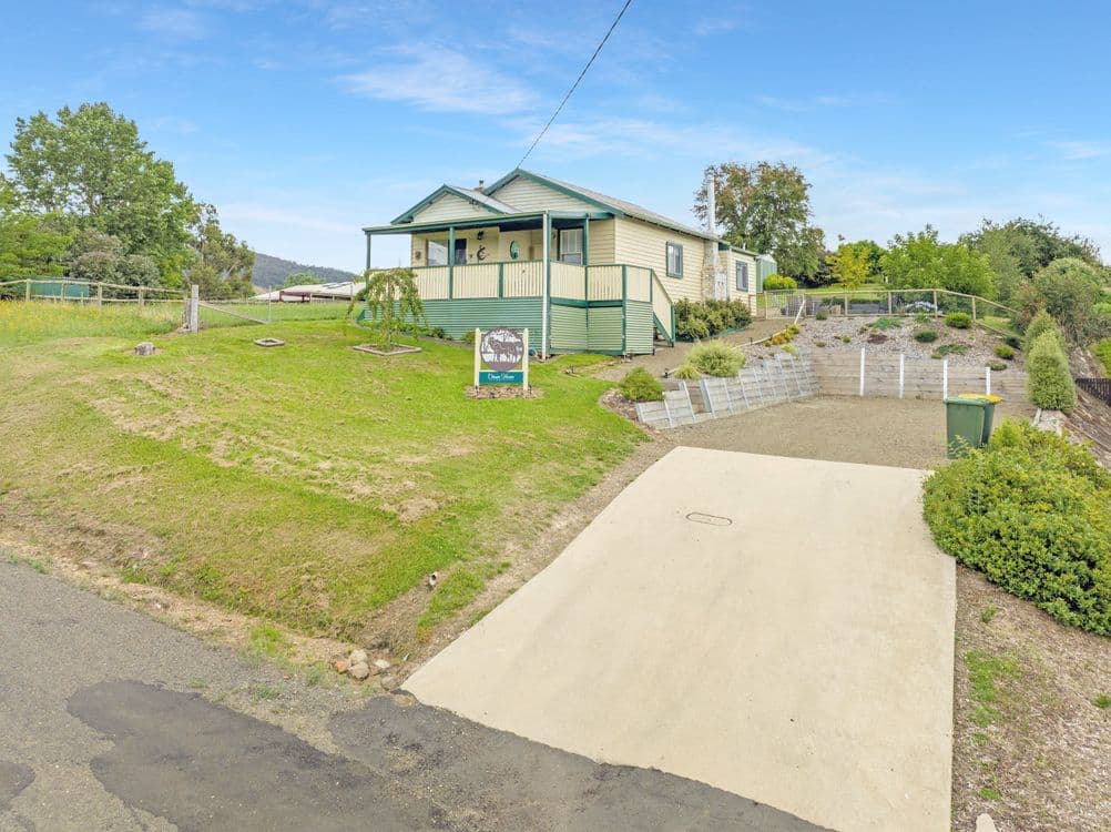 8 Crisp Street, OMEO, VIC 3898, Omeo - Thumbnail 2
