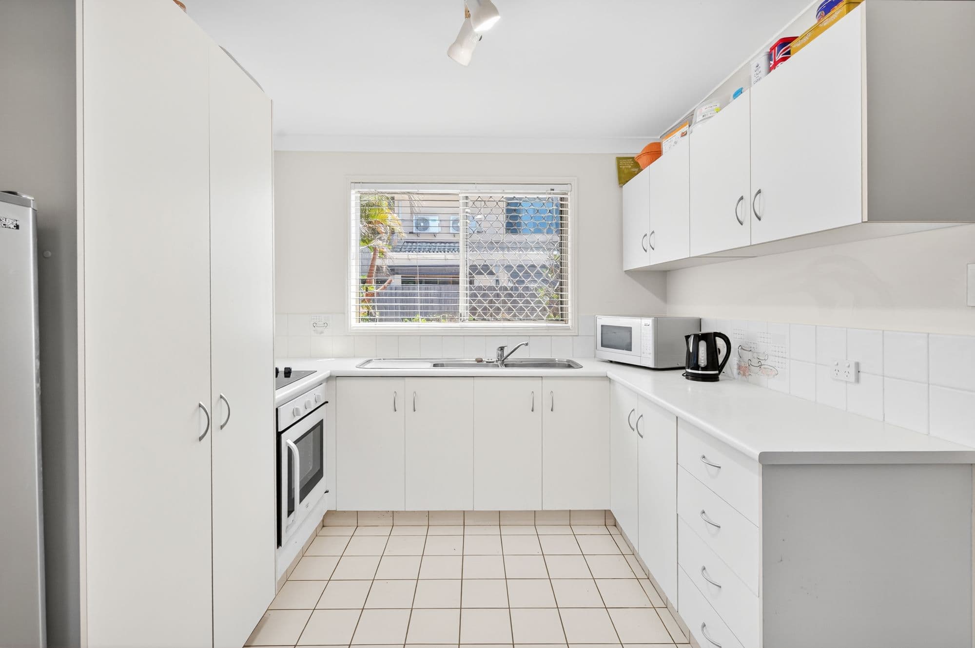 8 Riccarton Place , Labrador QLD 4215, Labrador - Thumbnail 2