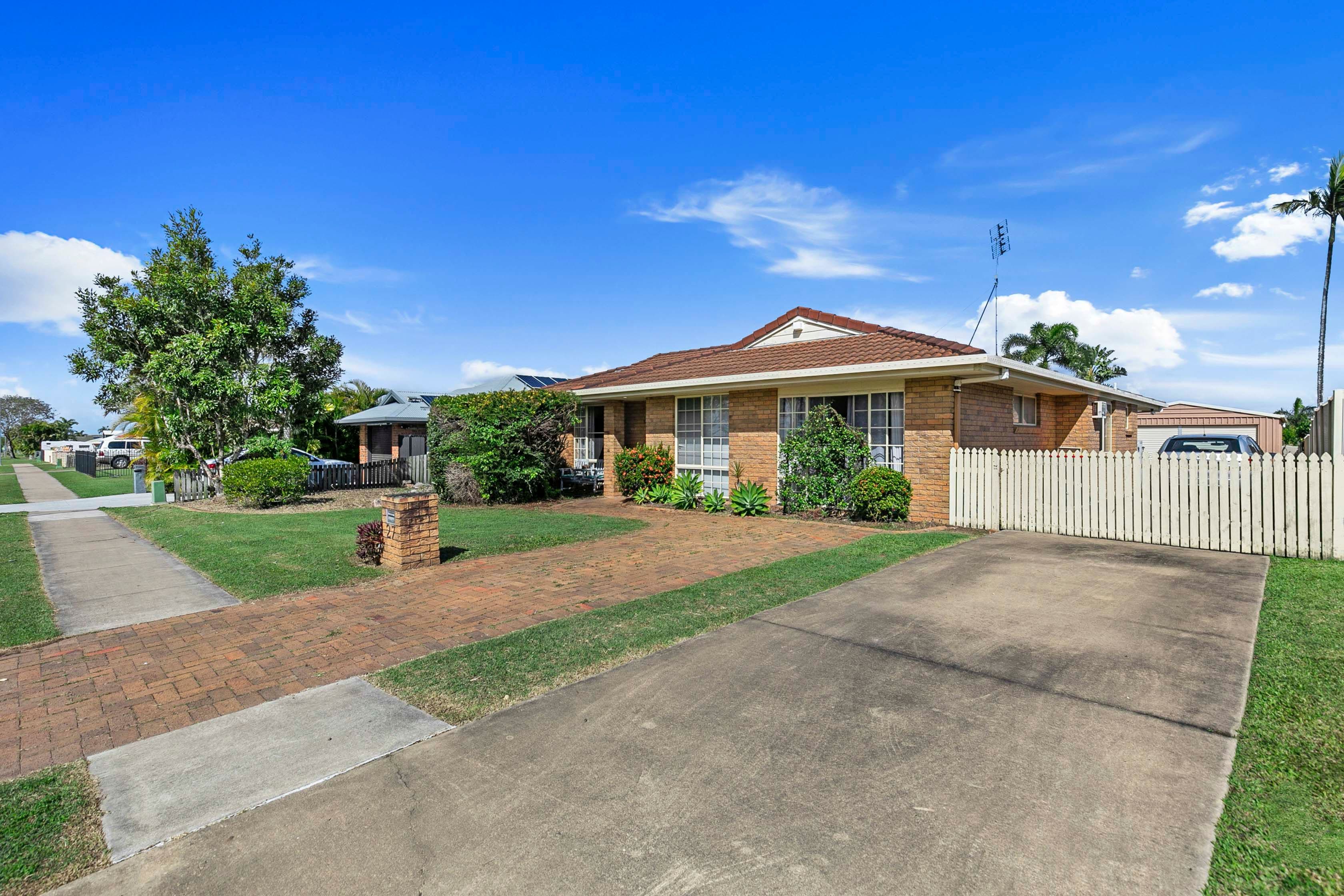 27 Moolyyir Street , Urangan QLD 4655, Urangan - Thumbnail 2