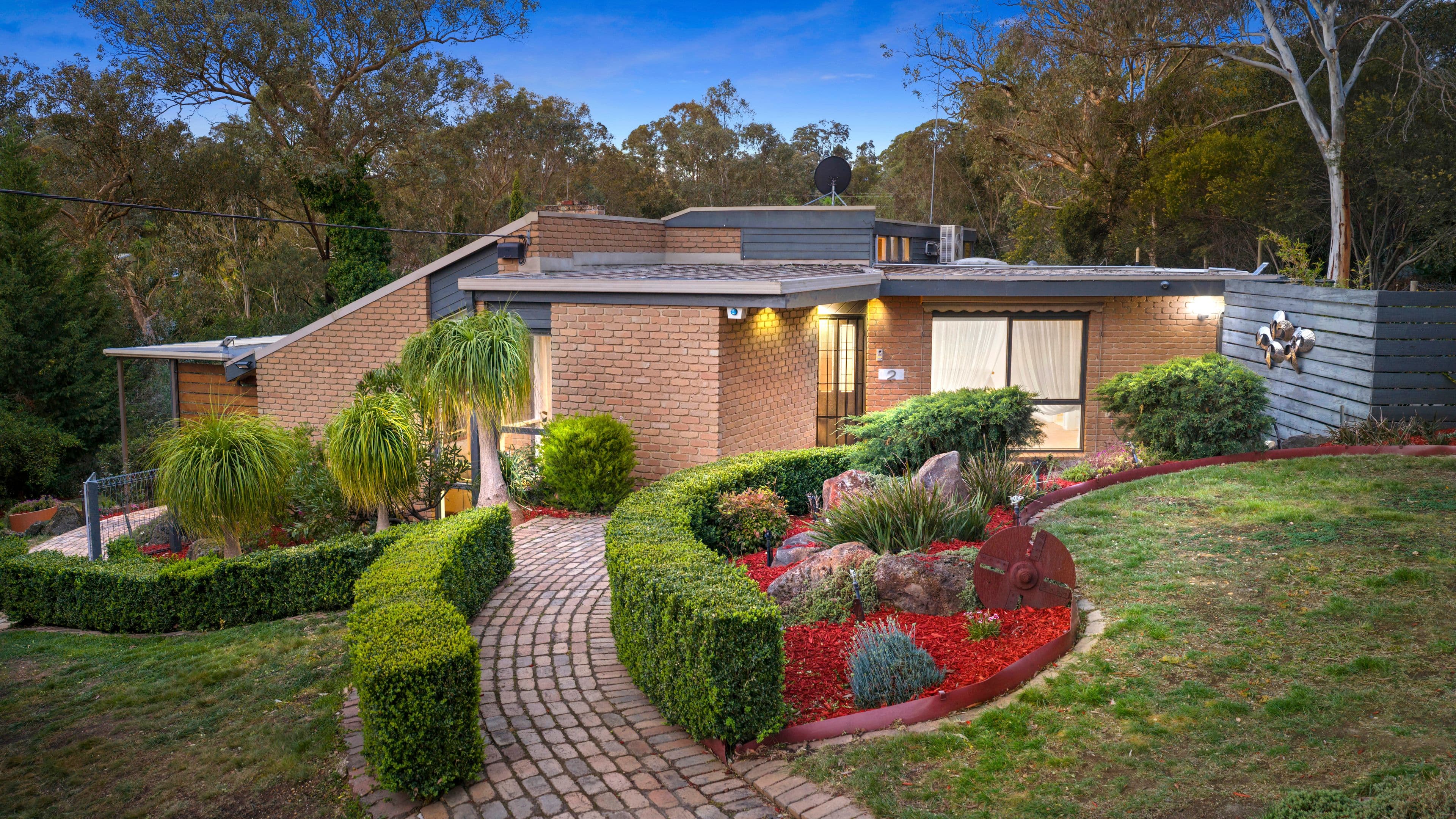 2 Huntingfield Court , Eltham VIC 3095, Eltham - Thumbnail 2