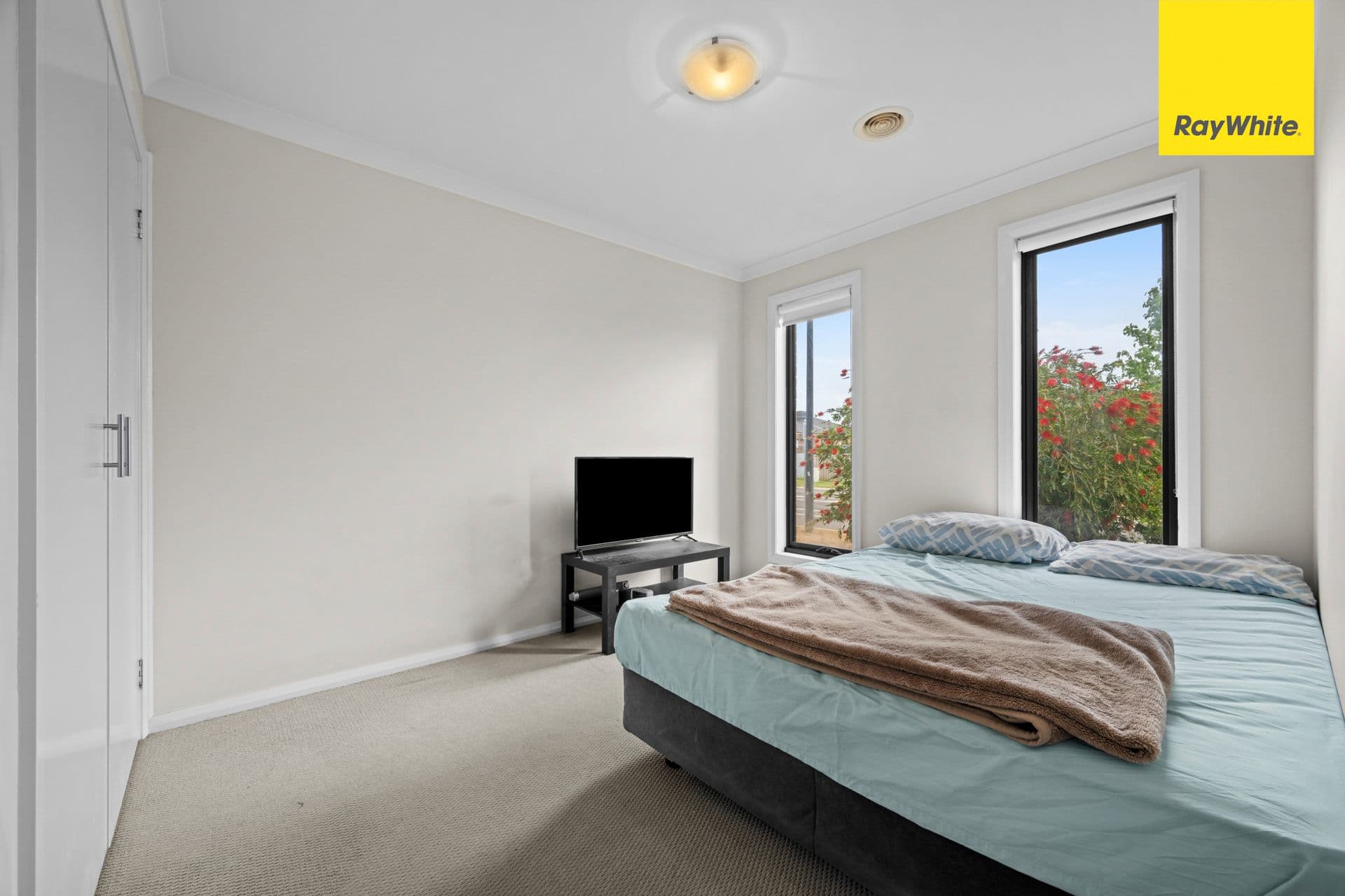 41 Toolern Waters Drive, Weir Views - Thumbnail 2