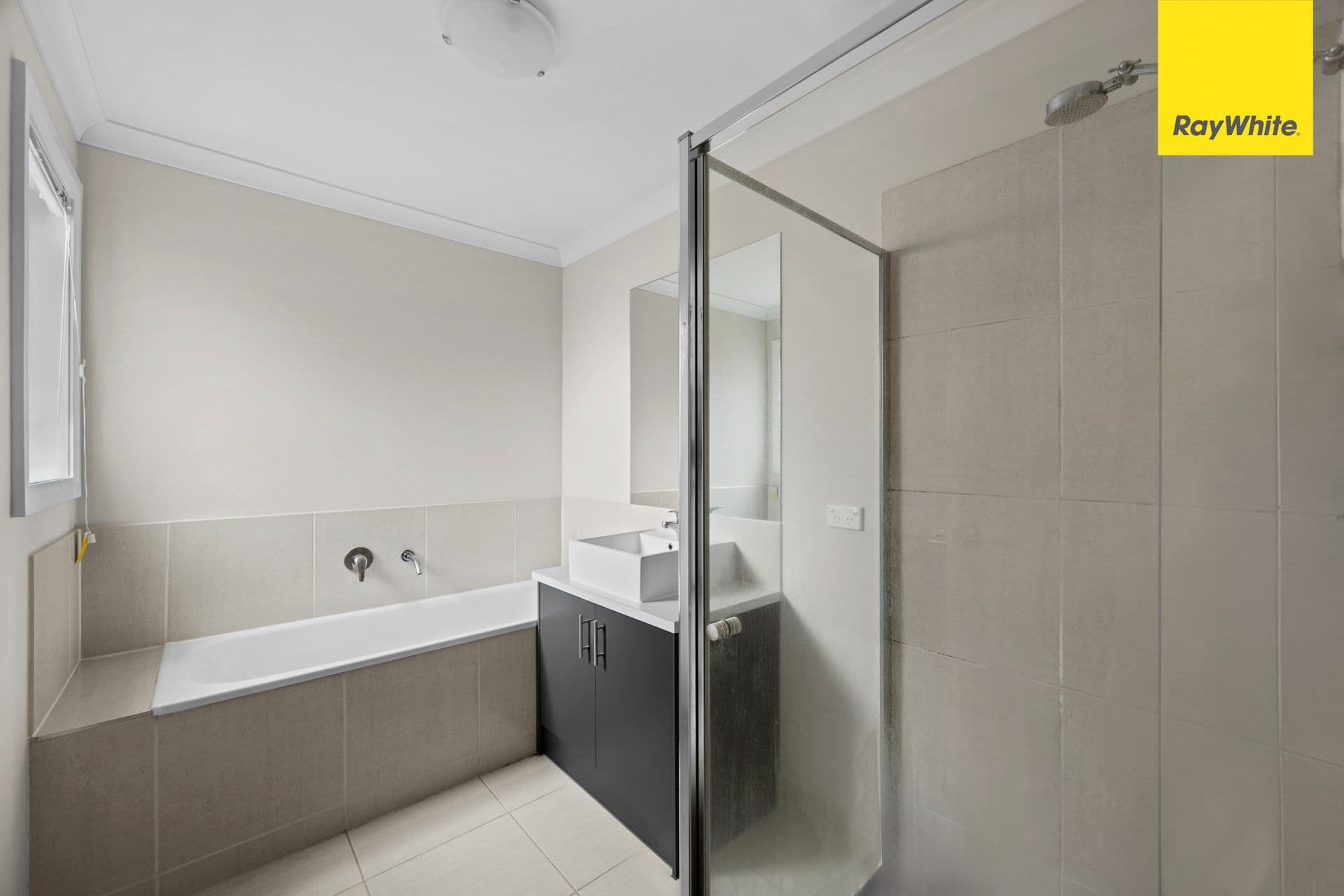 41 Toolern Waters Drive, Weir Views - Thumbnail 3