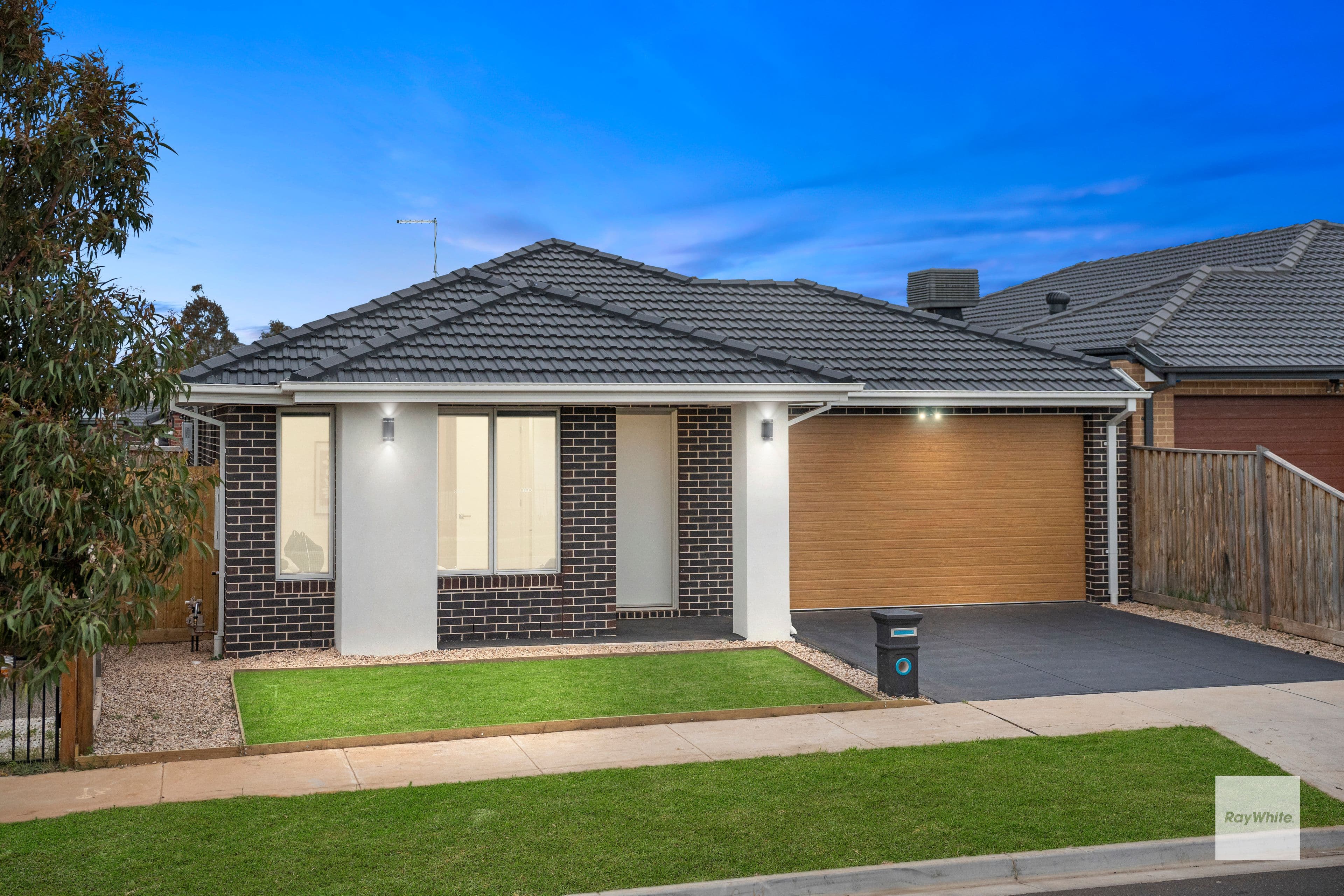 29 Dandelion Crescent , Rockbank VIC 3335, Rockbank - Thumbnail 2