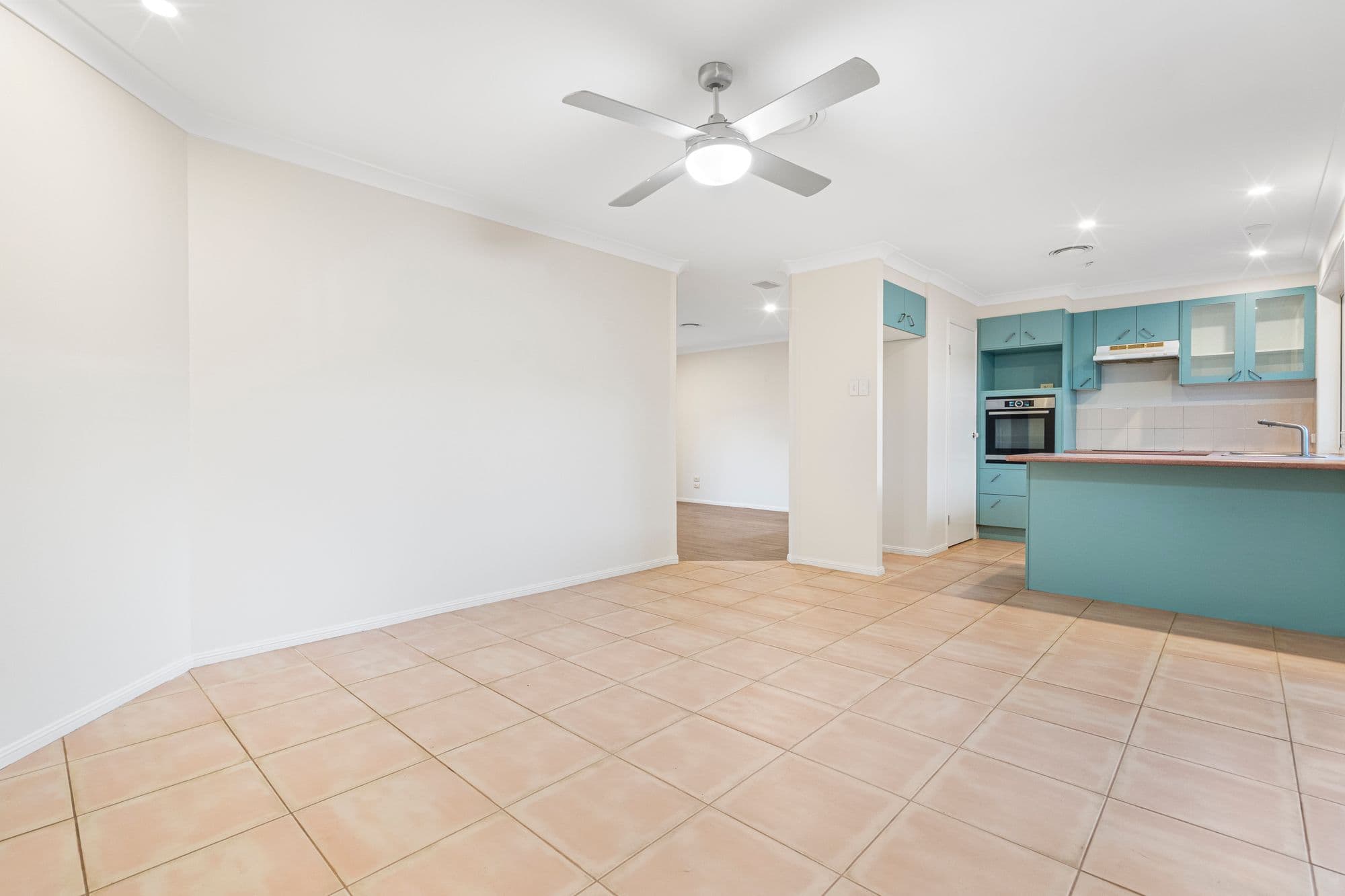 2 YARABAH Crescent , Shailer Park QLD 4128, Shailer Park - Thumbnail 5