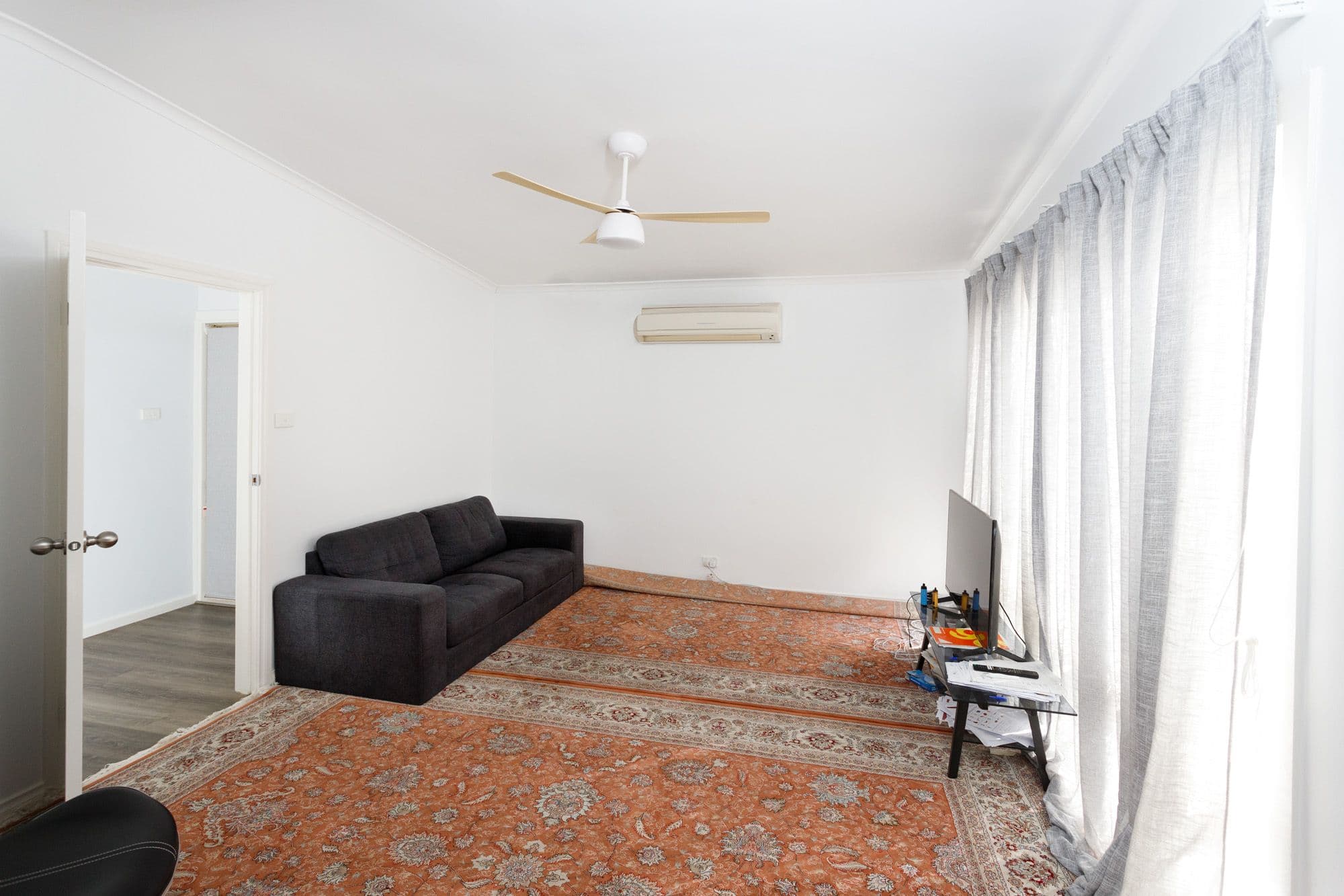 4 Yorkshire Crescent , Shepparton VIC 3630, Shepparton - Thumbnail 2