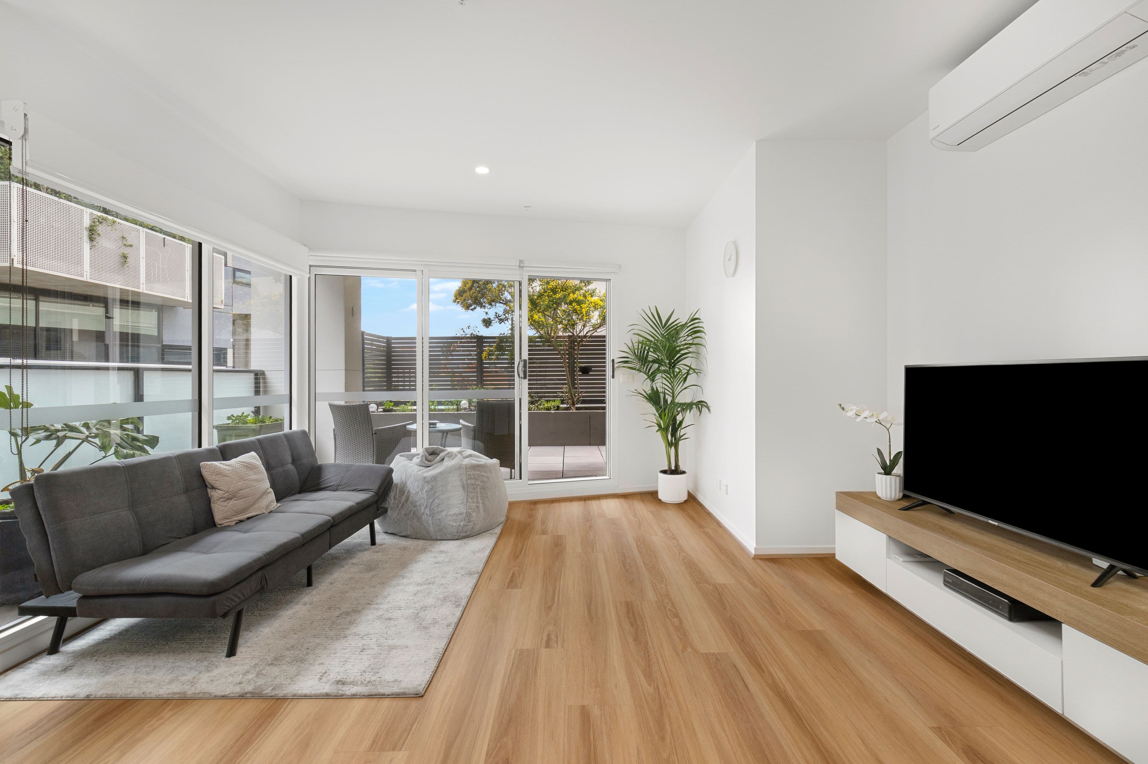 95 Warrigal Road , Hughesdale VIC 3166, Hughesdale - Thumbnail 2
