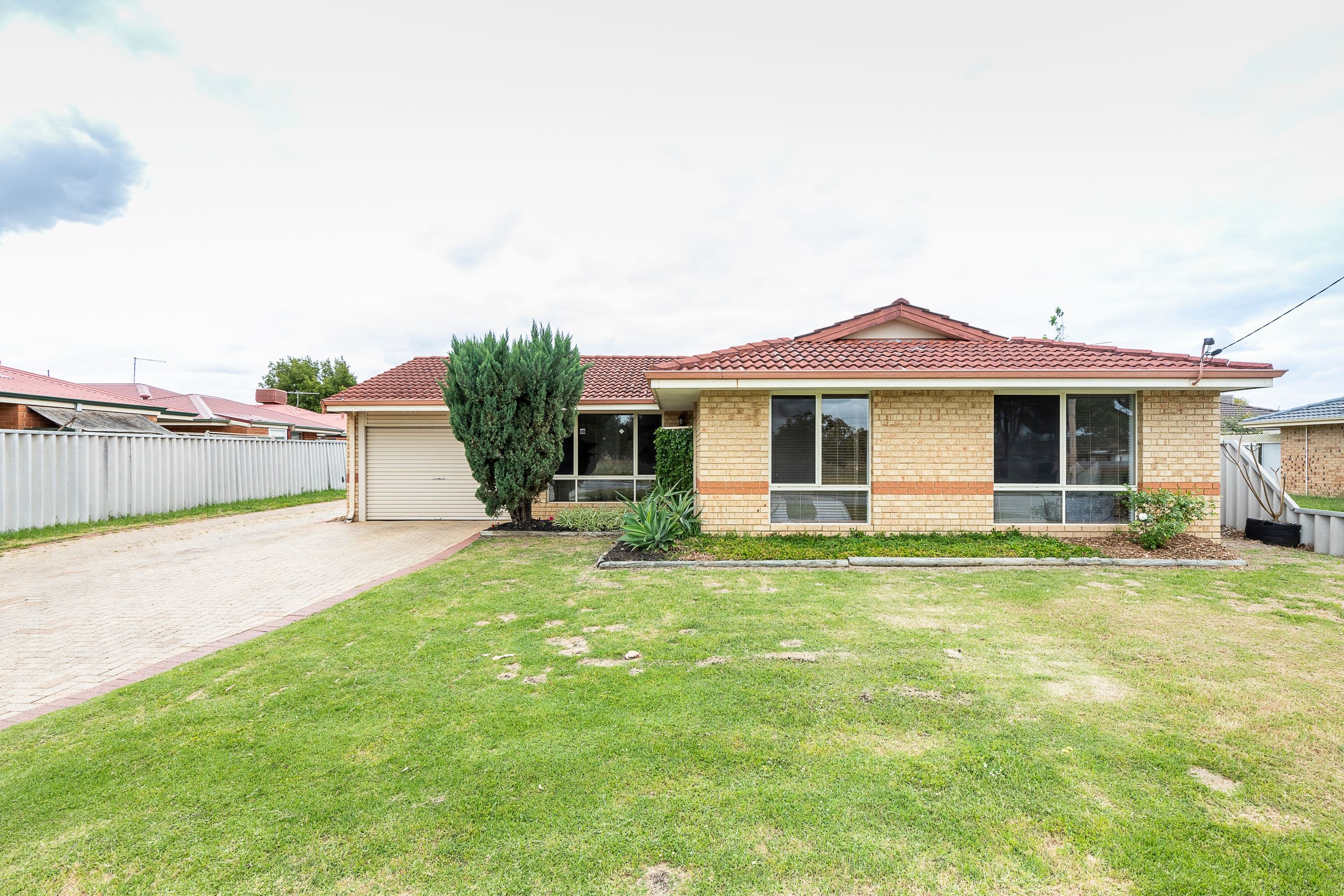 110 Centre Street , Queens Park WA 6107, Queens Park - Image 1