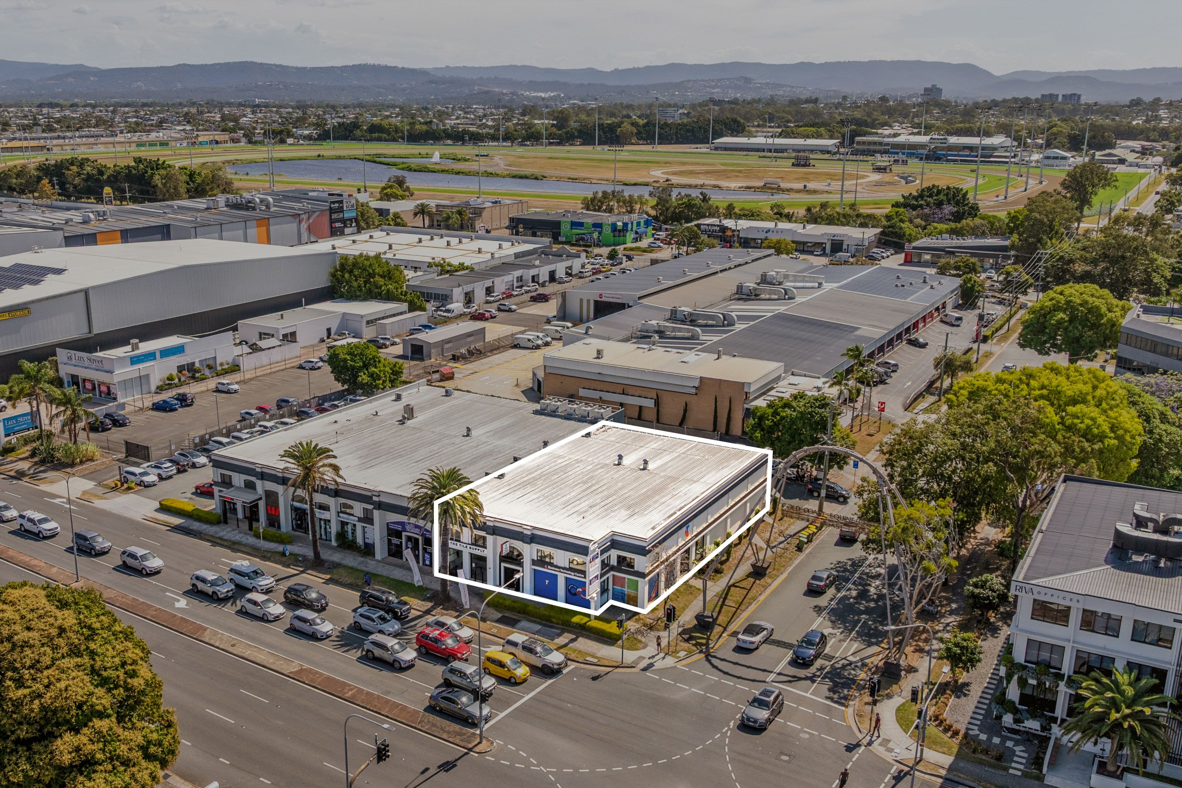 22 Crombie Avenue, Surfers Paradise - Thumbnail 2