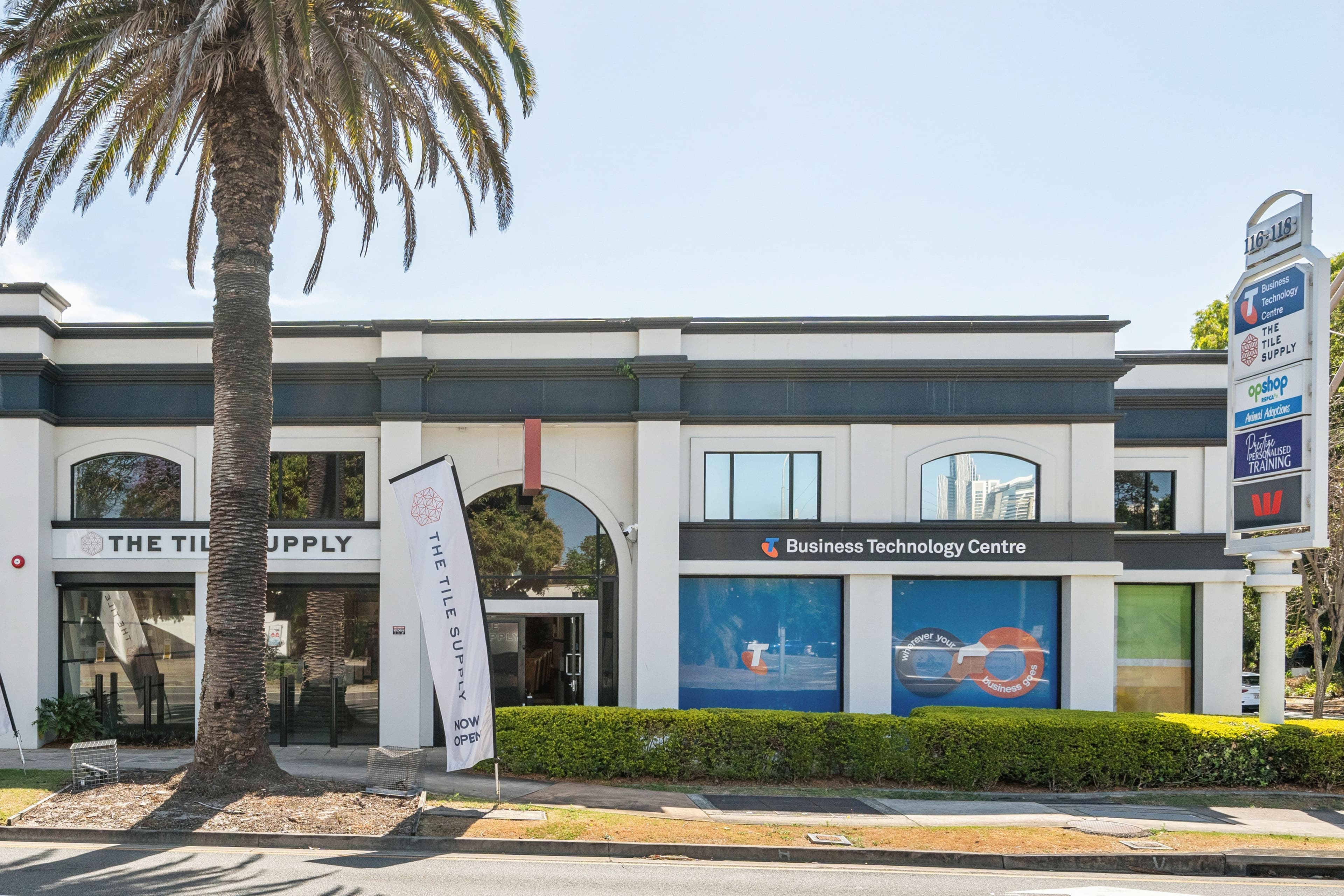 22 Crombie Avenue, Surfers Paradise - Thumbnail 3
