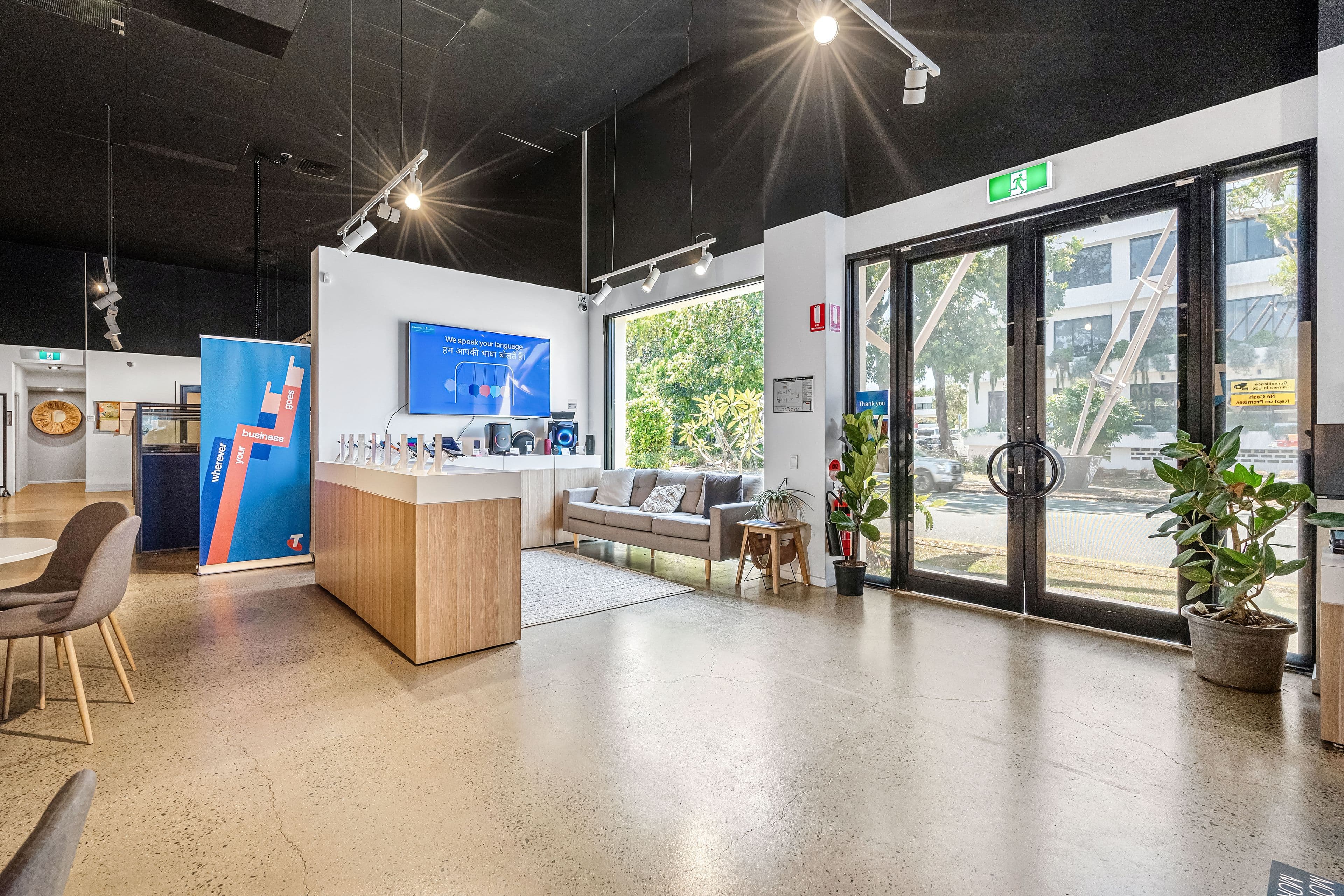 22 Crombie Avenue, Surfers Paradise - Thumbnail 5