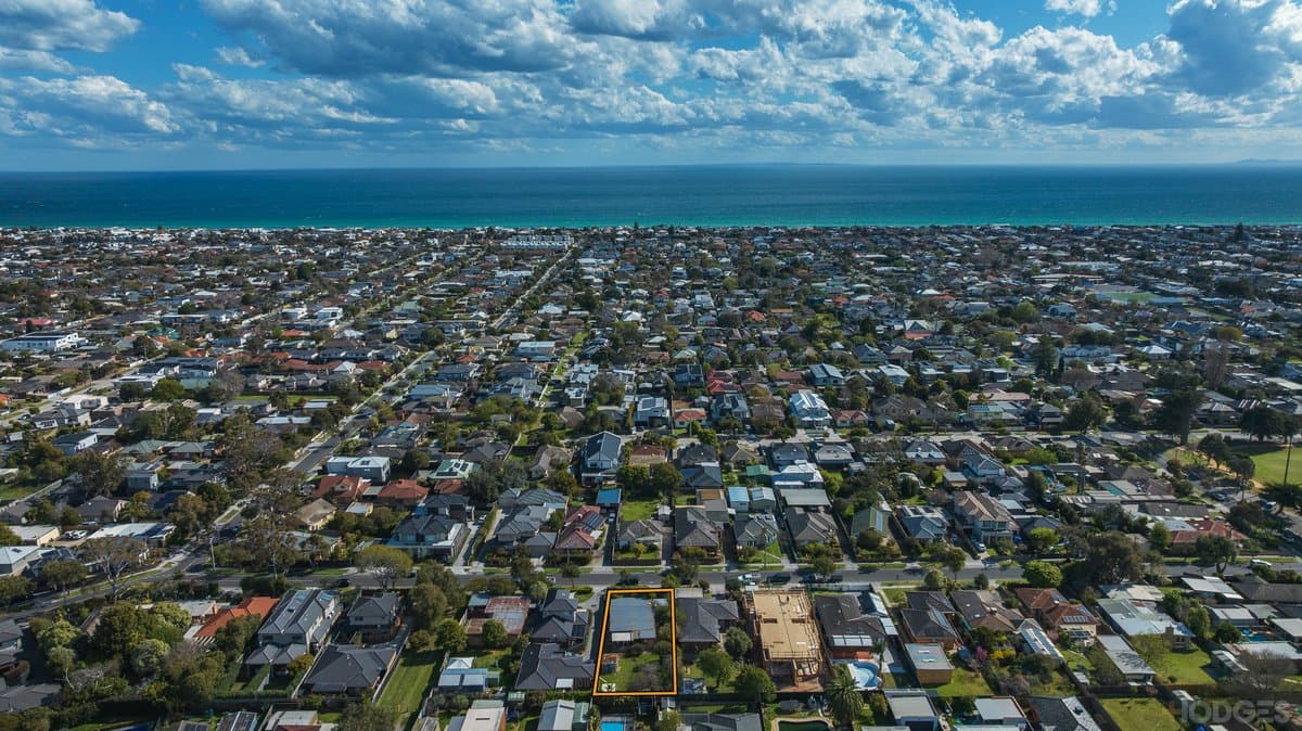 15 Randall Avenue, Edithvale - Thumbnail 3