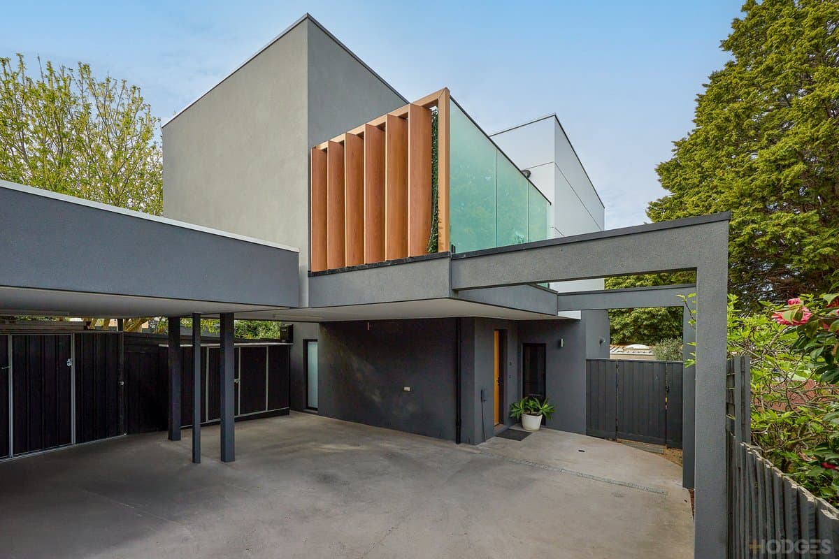 2B/49 The Corso, Parkdale - Image 1