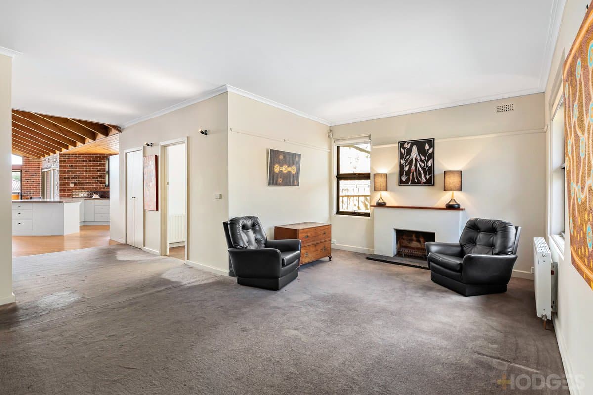11 James Crescent, Hampton - Thumbnail 6