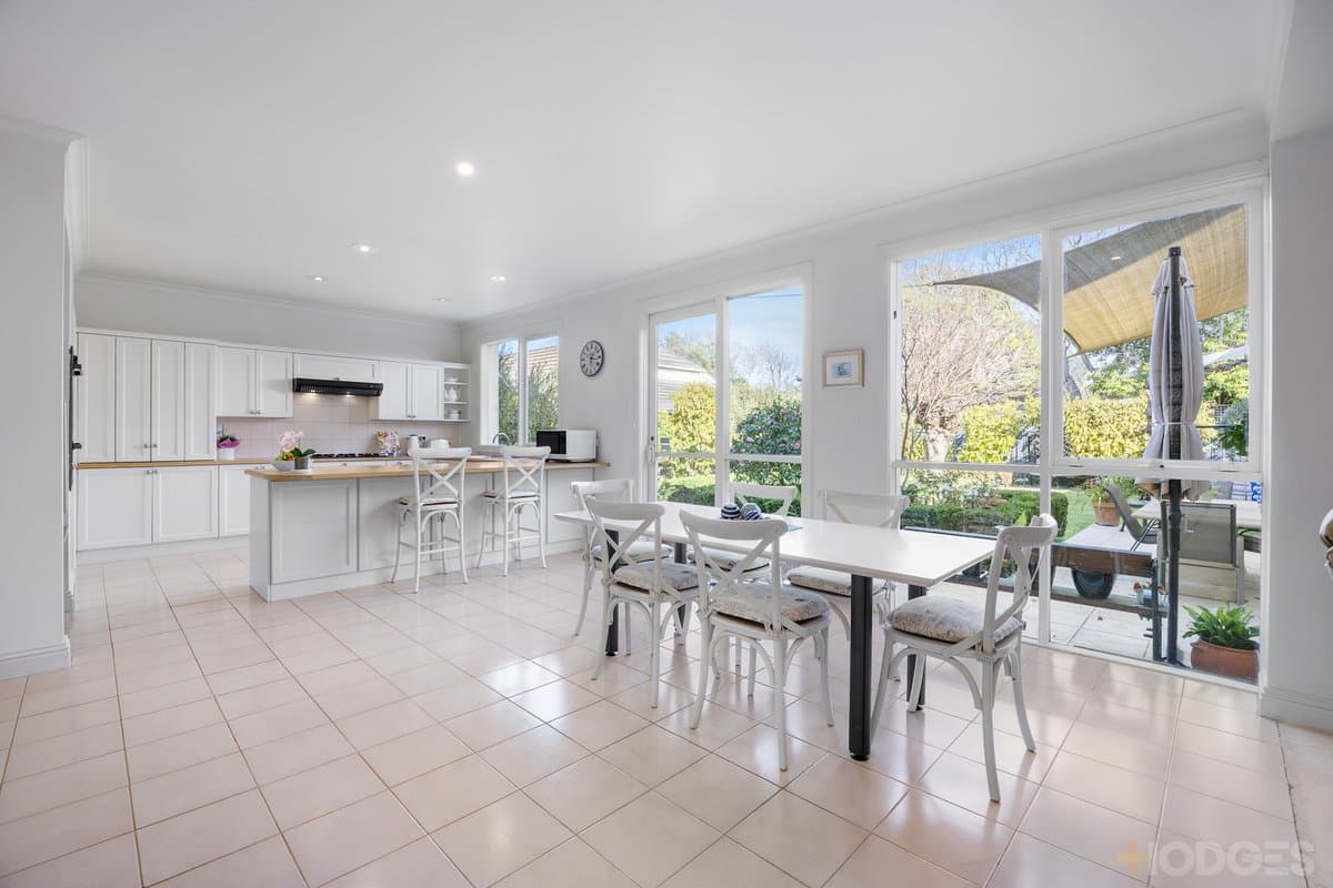 16 Lynette Avenue, Beaumaris - Thumbnail 3