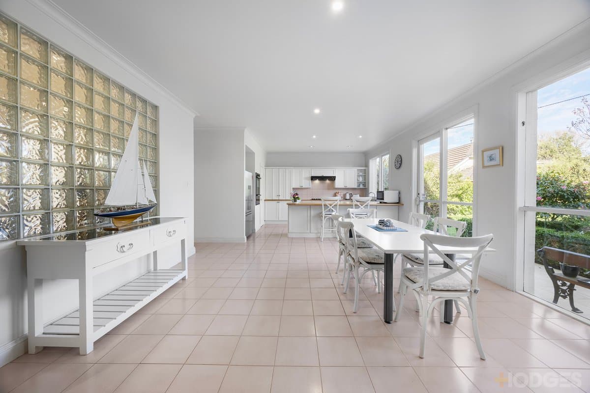 16 Lynette Avenue, Beaumaris - Thumbnail 4