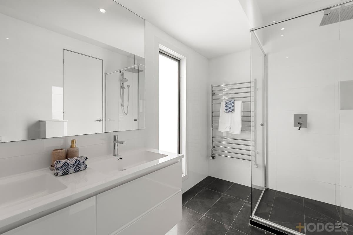 11 A Warland Road, Hampton East - Thumbnail 6