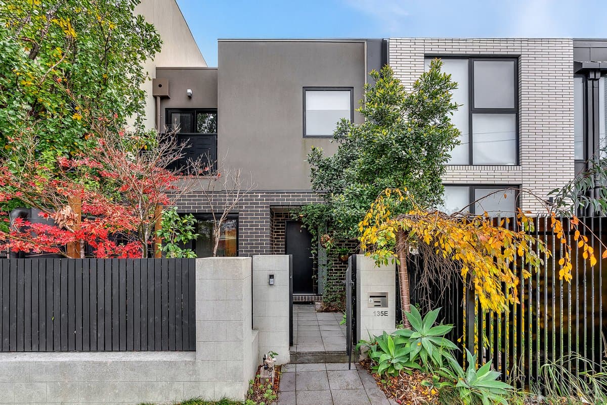 135E McDonald Street, Mordialloc - Thumbnail 2