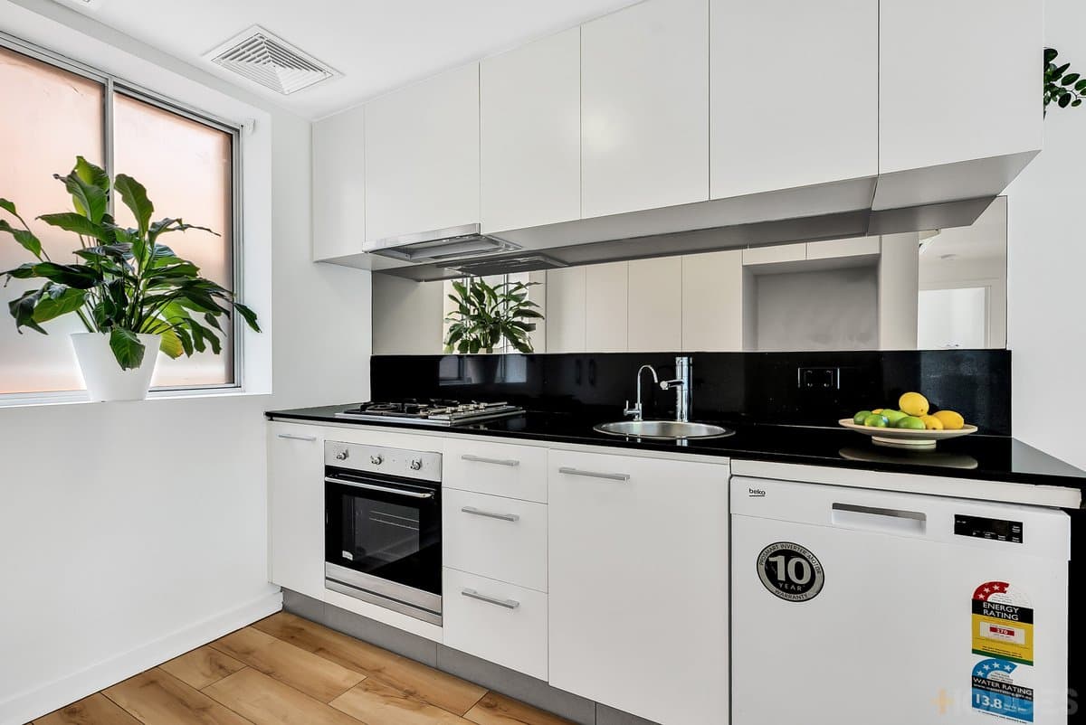 5/50 Ormond Road, Elwood - Thumbnail 2