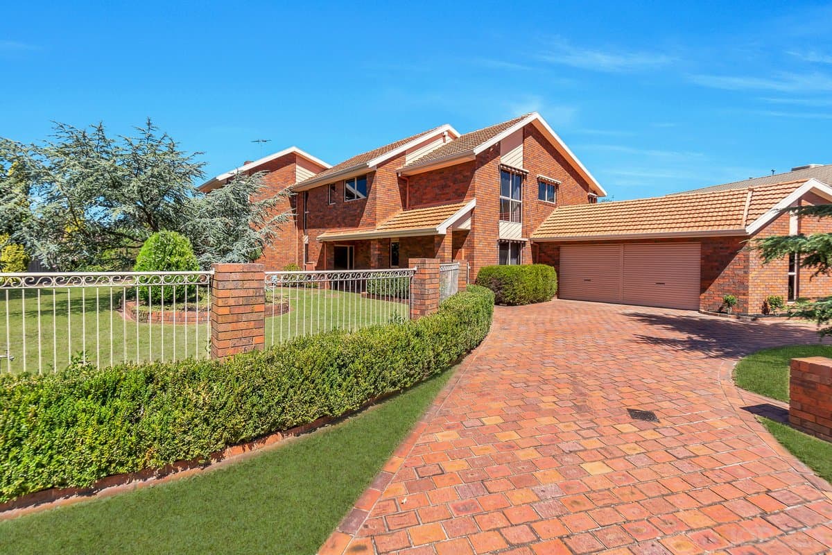 27-29 Higgins Close, Dingley Village - Image 1