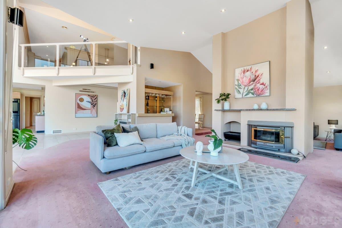 27-29 Higgins Close, Dingley Village - Thumbnail 2