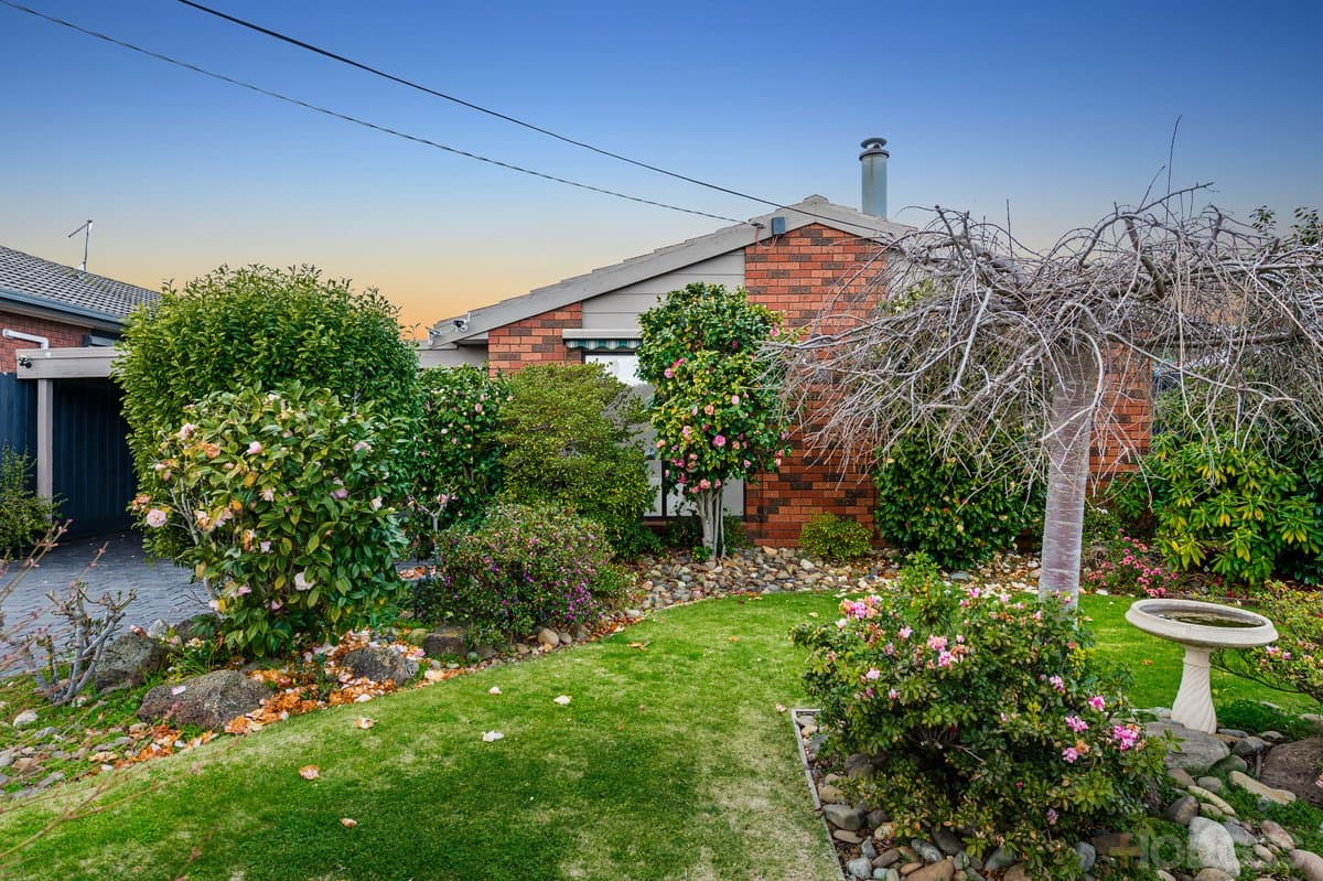 2 Linda Court, Werribee - Image 1