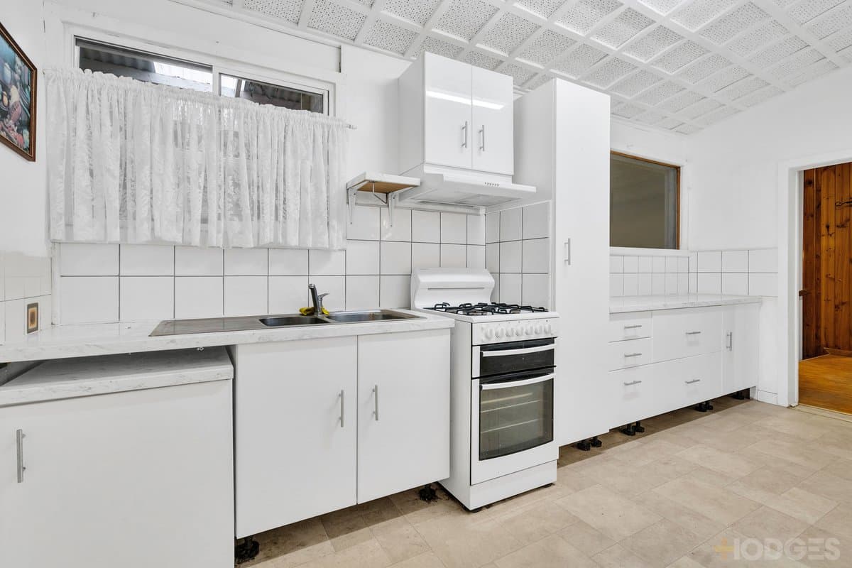 1 Cherrington Court, Parkdale - Thumbnail 4