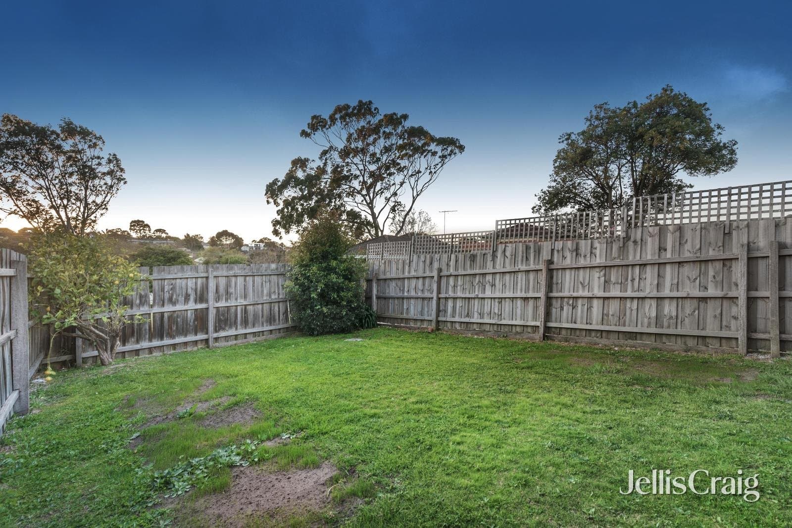 23 Dunscombe Avenue, Glen Waverley, Glen Waverley - Image 1