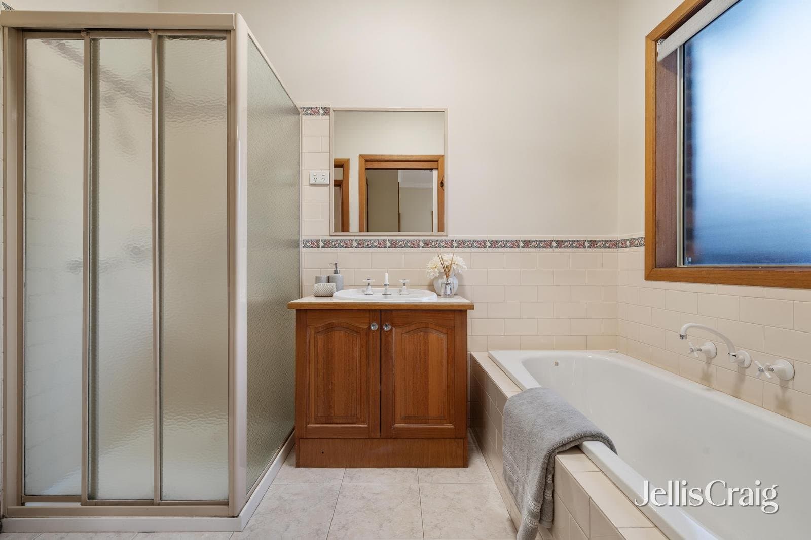 23 Dunscombe Avenue, Glen Waverley, Glen Waverley - Thumbnail 7
