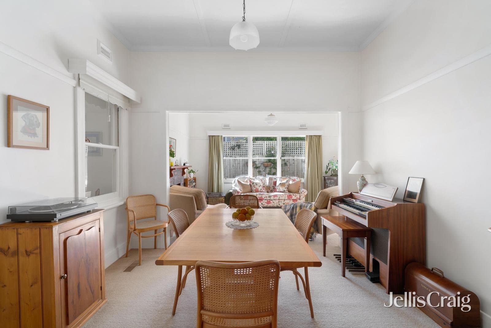 6 Carlyle Crescent, Mont Albert, Mont Albert North - Thumbnail 4