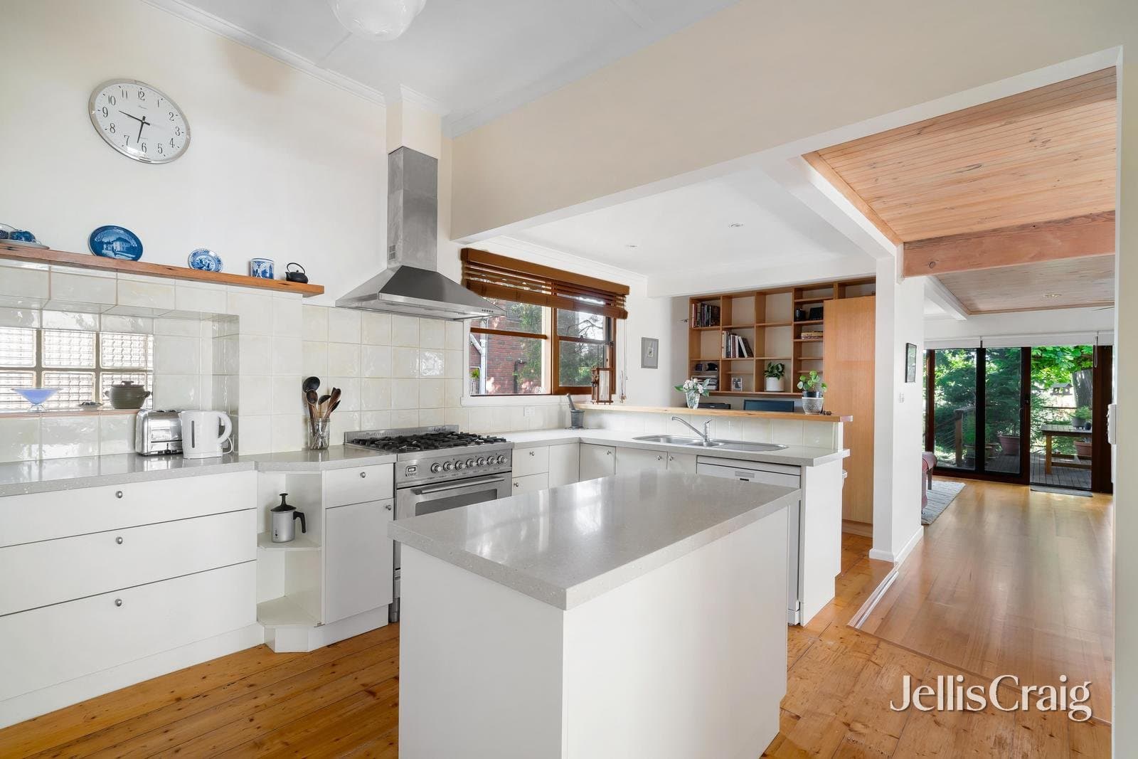 6 Carlyle Crescent, Mont Albert, Mont Albert North - Thumbnail 5