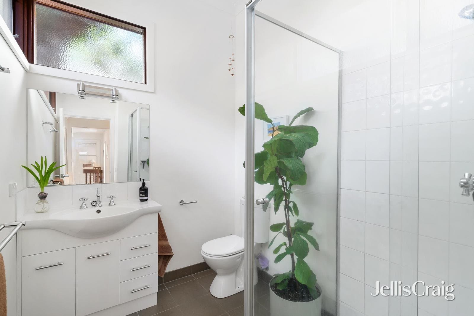 6 Carlyle Crescent, Mont Albert, Mont Albert North - Thumbnail 7