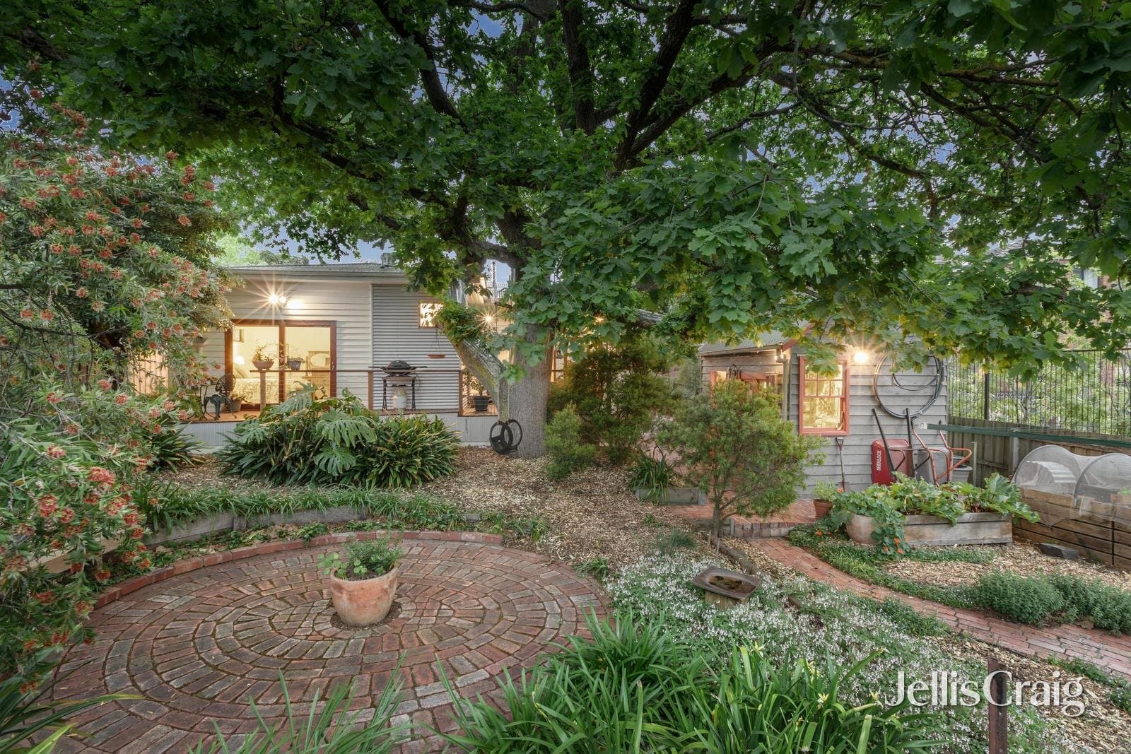 6 Carlyle Crescent, Mont Albert, Mont Albert North - Thumbnail 8