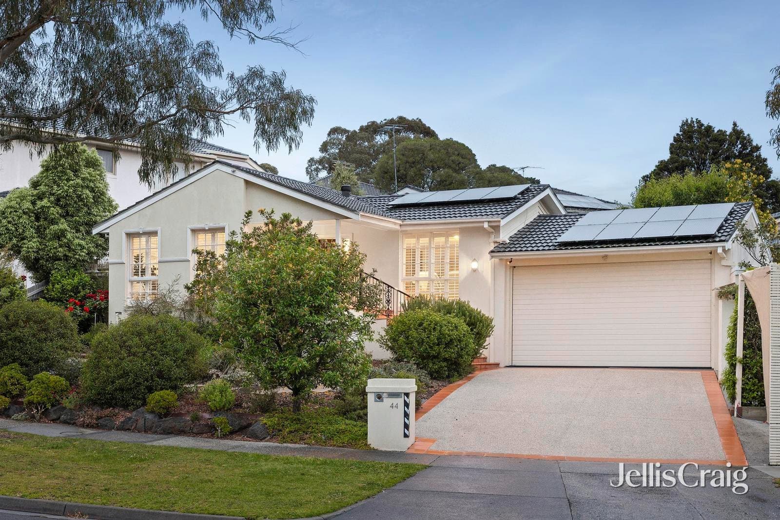 44 Huntingfield Drive, Doncaster East, Doncaster East - Thumbnail 2