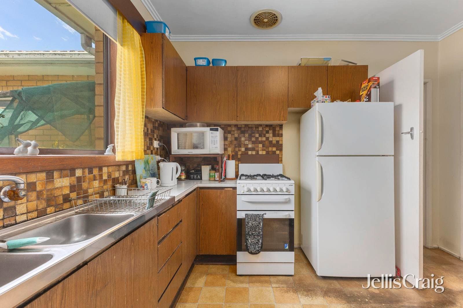 2 Lisbon Street, Glen Waverley, Glen Waverley - Thumbnail 6