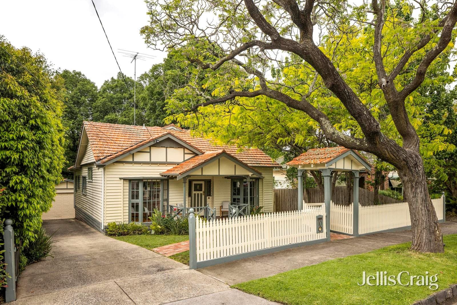 10 Tower Avenue, Alphington, Alphington - Thumbnail 2