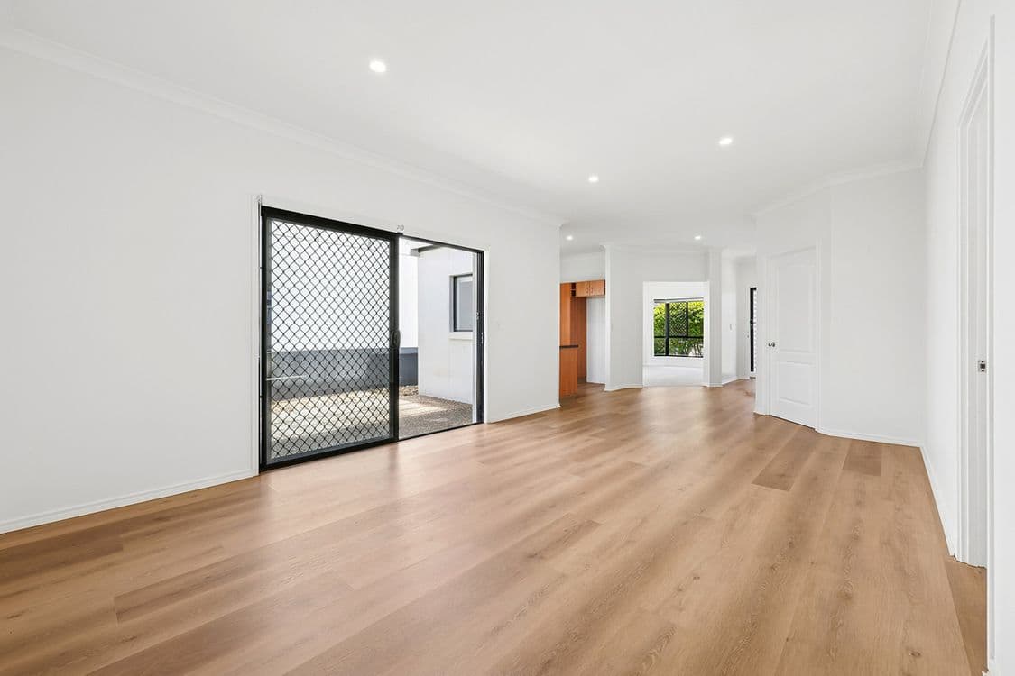8 Mauritius Court, Varsity Lakes, QLD 4227, Varsity Lakes - Thumbnail 4
