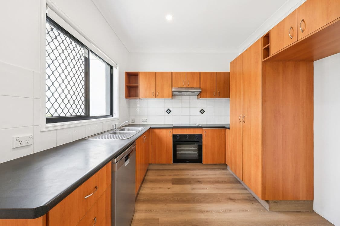 8 Mauritius Court, Varsity Lakes, QLD 4227, Varsity Lakes - Thumbnail 7